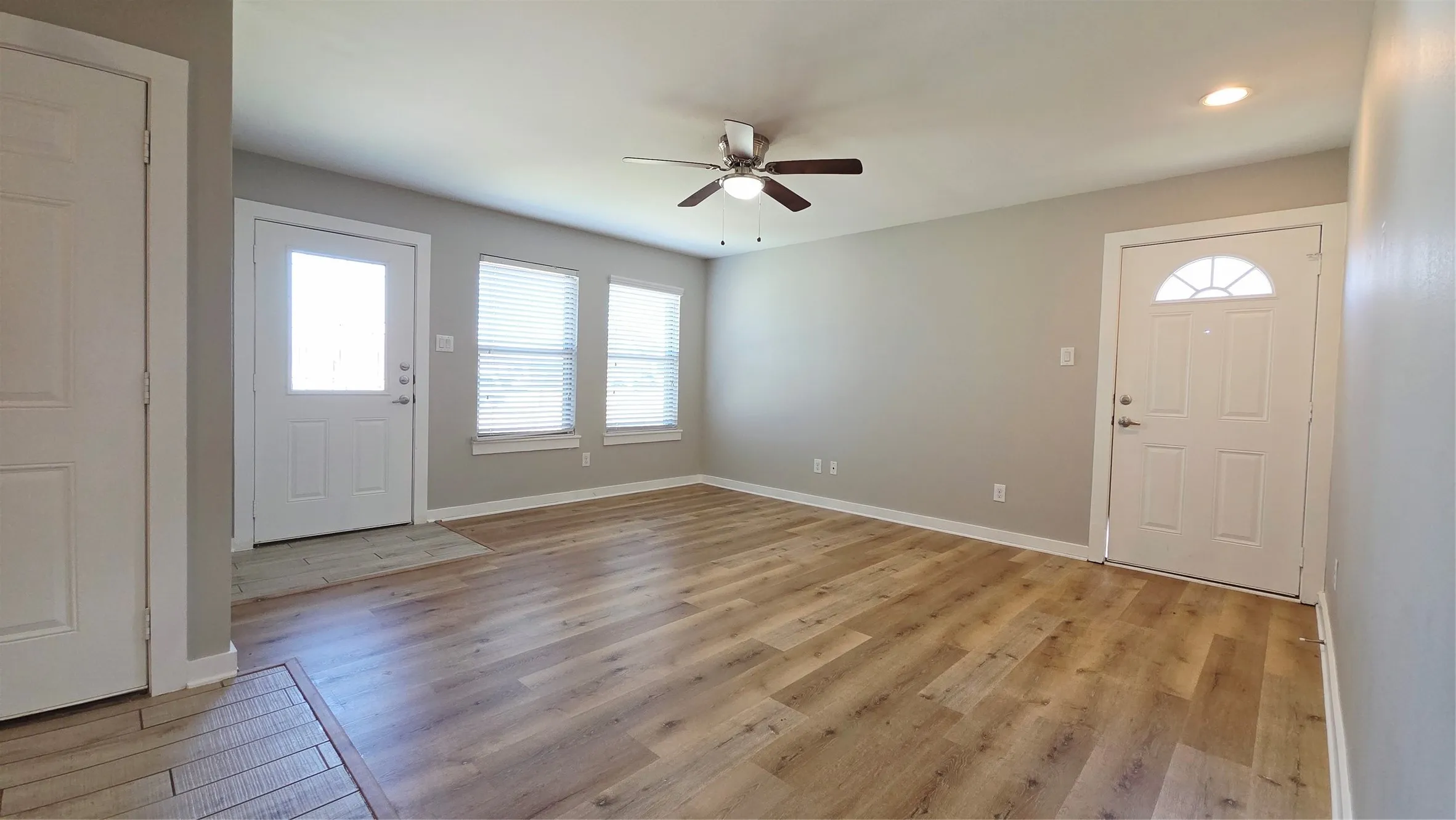 Duplex For Rent in Grayson County , 523 Wood Drive, Gunter, Texas 75058, 3 Bedroom, 2 Bathroom, 1 Garage spaces, 1,293 Sqft, built in 2017, mls#21394552, Real Estate Agent in Gunter, Homes For Rent in Grayson county, Homes For Rent in Gunter, Realtor in Gunter Texas, Real Estate Brokerage Independent Realty Texas, Luminita Cordes Realtor