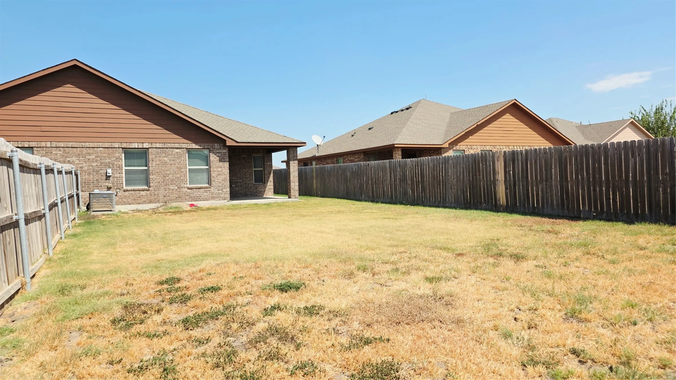 Duplex For Rent in Grayson County , 523 Wood Drive, Gunter, Texas 75058, 3 Bedroom, 2 Bathroom, 1 Garage spaces, 1,293 Sqft, built in 2017, mls#21394552, Real Estate Agent in Gunter, Homes For Rent in Grayson county, Homes For Rent in Gunter, Realtor in Gunter Texas, Real Estate Brokerage Independent Realty Texas, Luminita Cordes Realtor