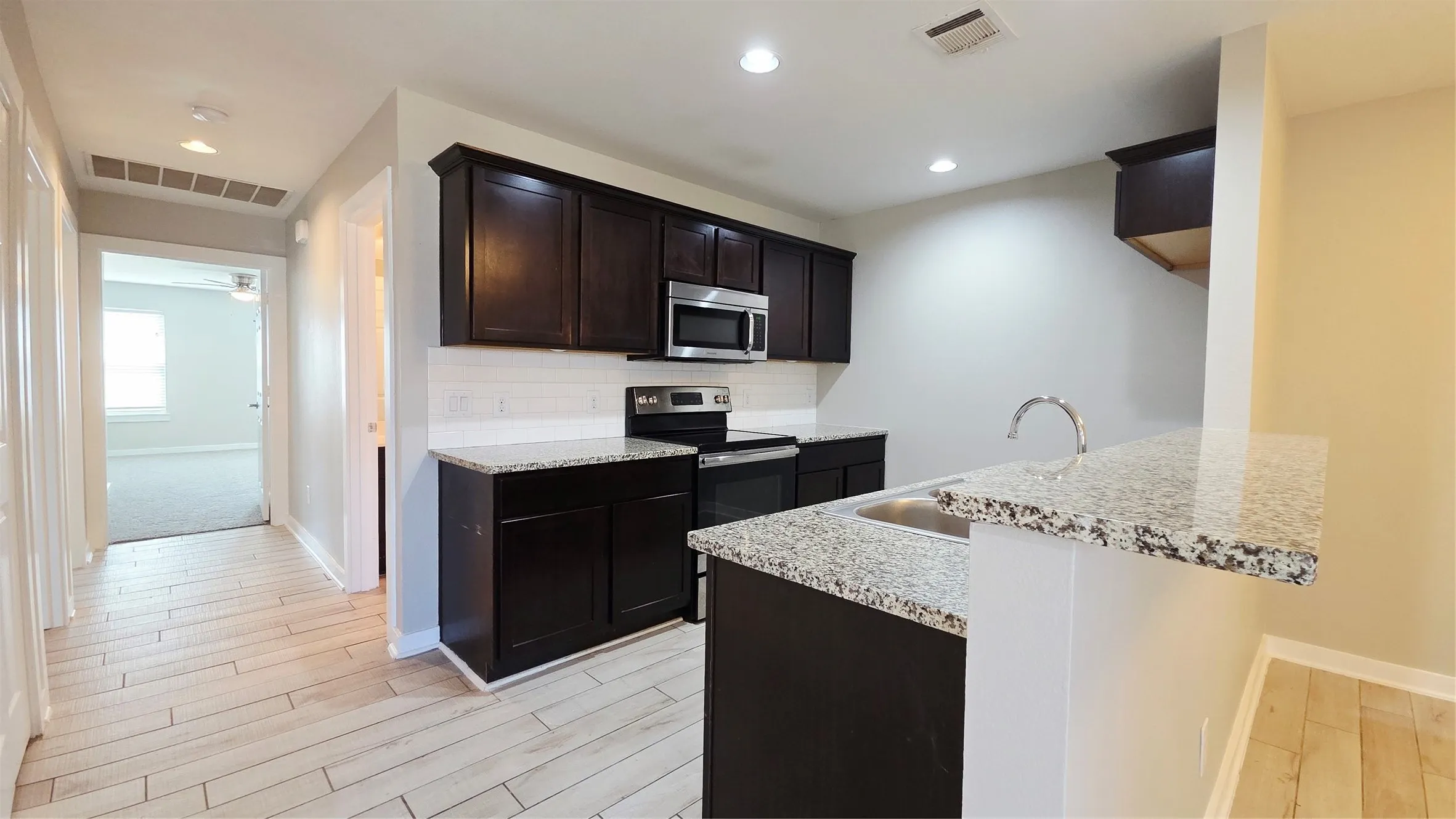 Duplex For Rent in Grayson County , 523 Wood Drive, Gunter, Texas 75058, 3 Bedroom, 2 Bathroom, 1 Garage spaces, 1,293 Sqft, built in 2017, mls#21394552, Real Estate Agent in Gunter, Homes For Rent in Grayson county, Homes For Rent in Gunter, Realtor in Gunter Texas, Real Estate Brokerage Independent Realty Texas, Luminita Cordes Realtor