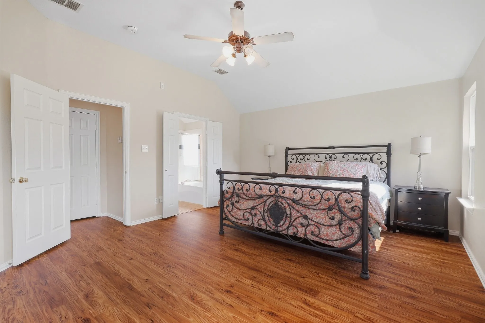 Single Family Residence For Sale in Tarrant County , 12113 Vienna Apple Road, Fort Worth, Texas 76244, 4 Bedroom, 2 Bathroom, 2 Garage spaces, 2,501 Sqft, built in 2003, mls#21393394, Real Estate Agent in Fort Worth, Homes For Sale in Tarrant county, Homes For Sale in Fort Worth, Realtor in Fort Worth Texas, Real Estate Brokerage Independent Realty Texas, Luminita Cordes Realtor