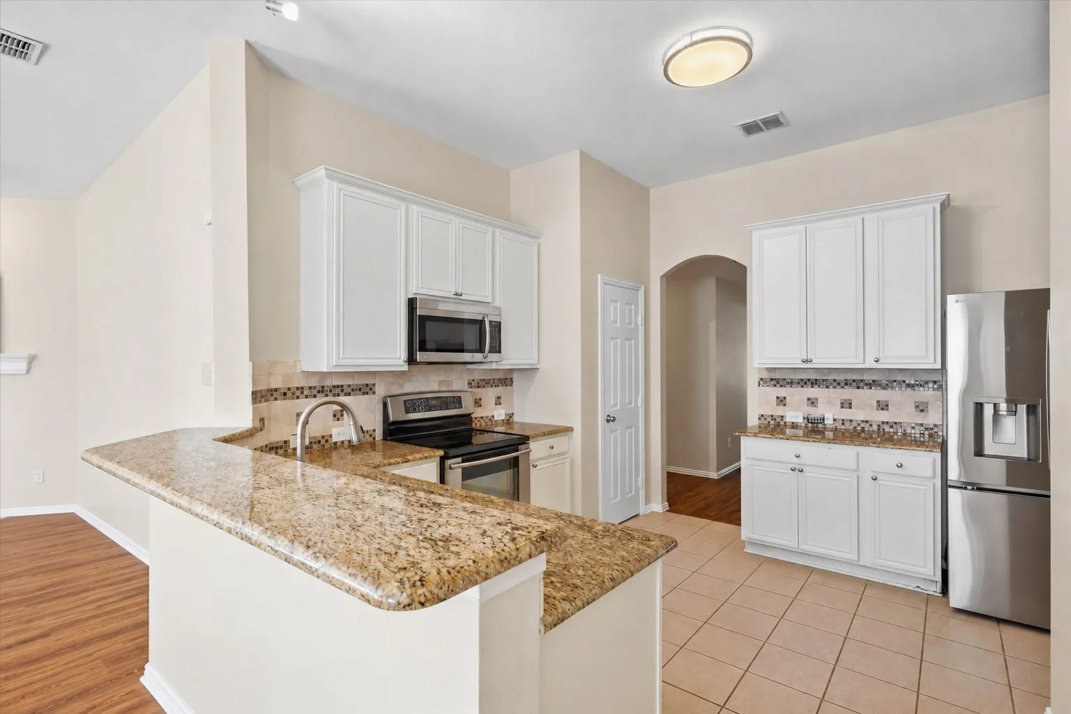 Single Family Residence For Sale in Tarrant County , 12113 Vienna Apple Road, Fort Worth, Texas 76244, 4 Bedroom, 2 Bathroom, 2 Garage spaces, 2,501 Sqft, built in 2003, mls#21393394, Real Estate Agent in Fort Worth, Homes For Sale in Tarrant county, Homes For Sale in Fort Worth, Realtor in Fort Worth Texas, Real Estate Brokerage Independent Realty Texas, Luminita Cordes Realtor