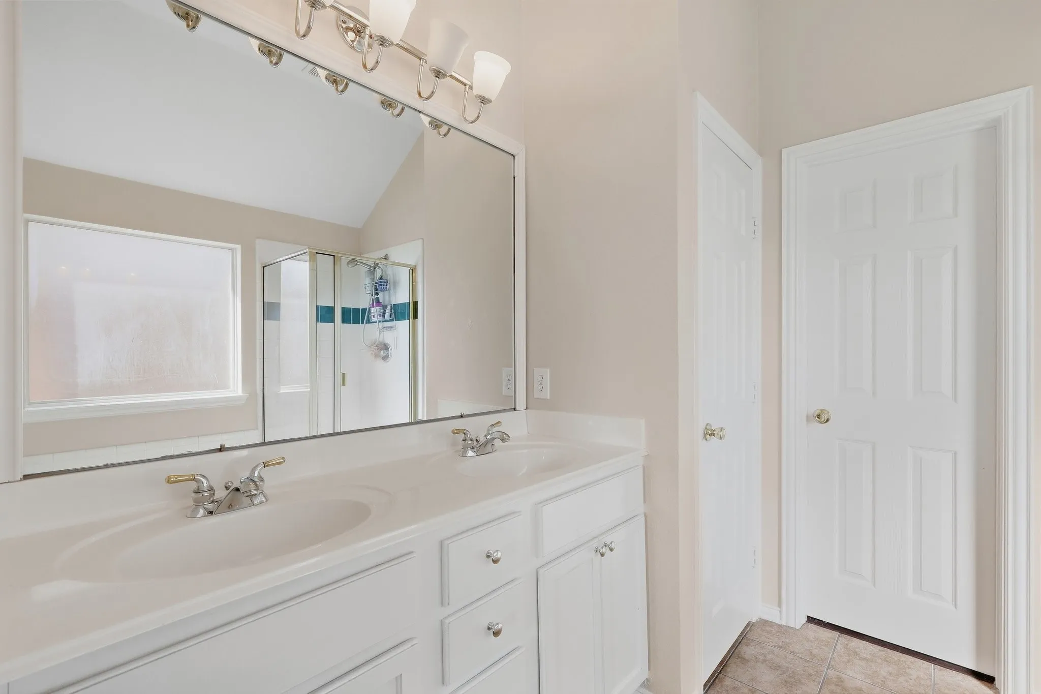 Single Family Residence For Sale in Tarrant County , 12113 Vienna Apple Road, Fort Worth, Texas 76244, 4 Bedroom, 2 Bathroom, 2 Garage spaces, 2,501 Sqft, built in 2003, mls#21393394, Real Estate Agent in Fort Worth, Homes For Sale in Tarrant county, Homes For Sale in Fort Worth, Realtor in Fort Worth Texas, Real Estate Brokerage Independent Realty Texas, Luminita Cordes Realtor