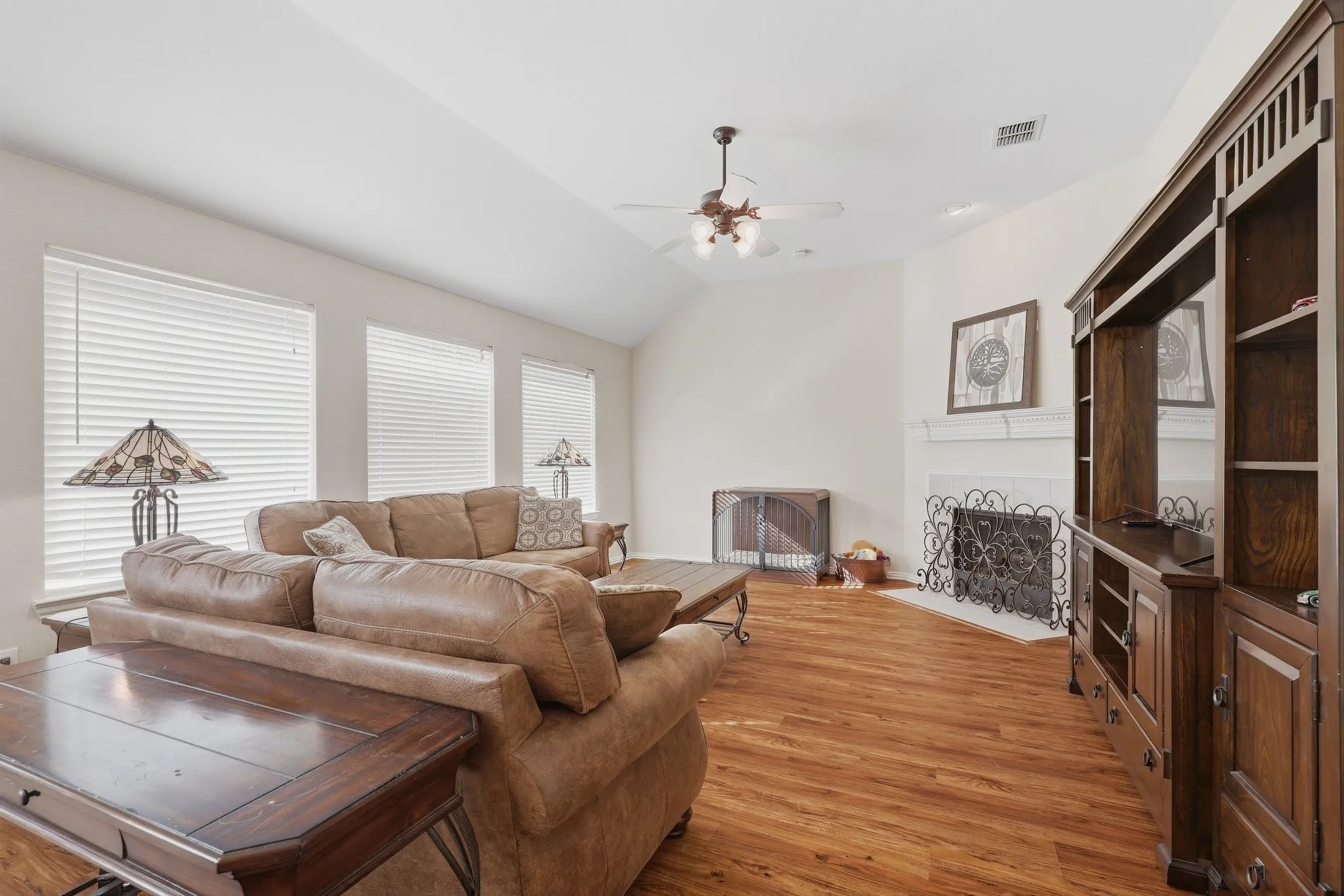 Single Family Residence For Sale in Tarrant County , 12113 Vienna Apple Road, Fort Worth, Texas 76244, 4 Bedroom, 2 Bathroom, 2 Garage spaces, 2,501 Sqft, built in 2003, mls#21393394, Real Estate Agent in Fort Worth, Homes For Sale in Tarrant county, Homes For Sale in Fort Worth, Realtor in Fort Worth Texas, Real Estate Brokerage Independent Realty Texas, Luminita Cordes Realtor