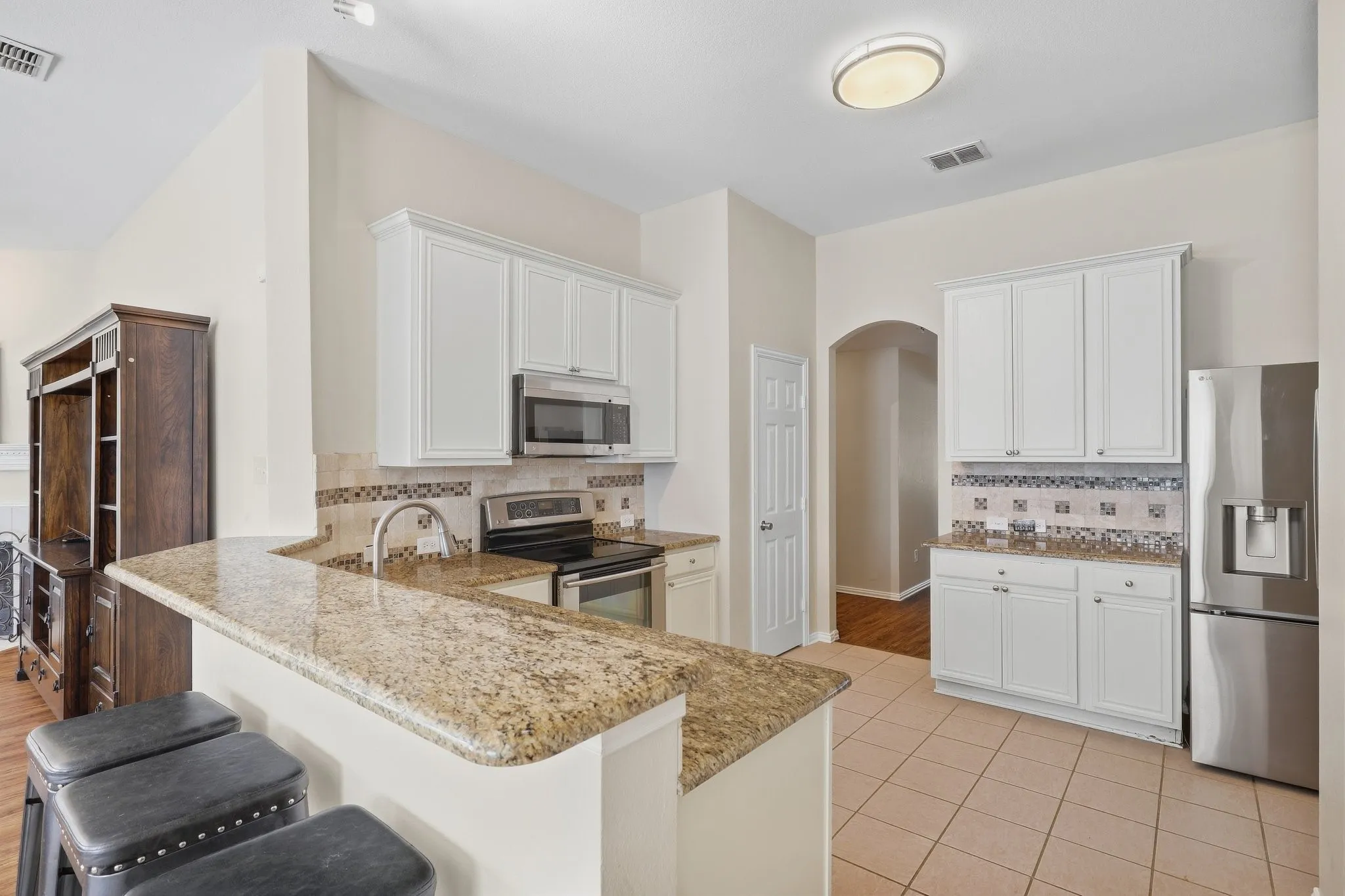Single Family Residence For Sale in Tarrant County , 12113 Vienna Apple Road, Fort Worth, Texas 76244, 4 Bedroom, 2 Bathroom, 2 Garage spaces, 2,501 Sqft, built in 2003, mls#21393394, Real Estate Agent in Fort Worth, Homes For Sale in Tarrant county, Homes For Sale in Fort Worth, Realtor in Fort Worth Texas, Real Estate Brokerage Independent Realty Texas, Luminita Cordes Realtor