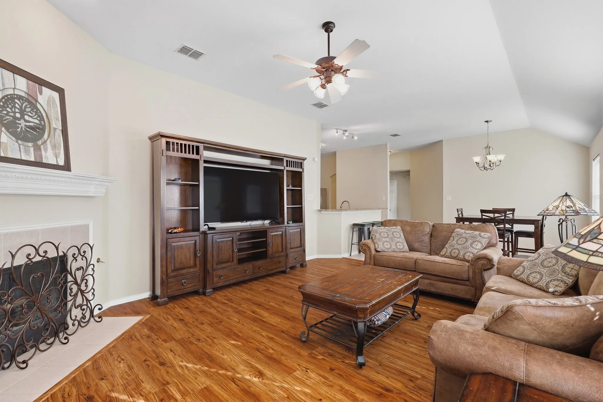 Single Family Residence For Sale in Tarrant County , 12113 Vienna Apple Road, Fort Worth, Texas 76244, 4 Bedroom, 2 Bathroom, 2 Garage spaces, 2,501 Sqft, built in 2003, mls#21393394, Real Estate Agent in Fort Worth, Homes For Sale in Tarrant county, Homes For Sale in Fort Worth, Realtor in Fort Worth Texas, Real Estate Brokerage Independent Realty Texas, Luminita Cordes Realtor