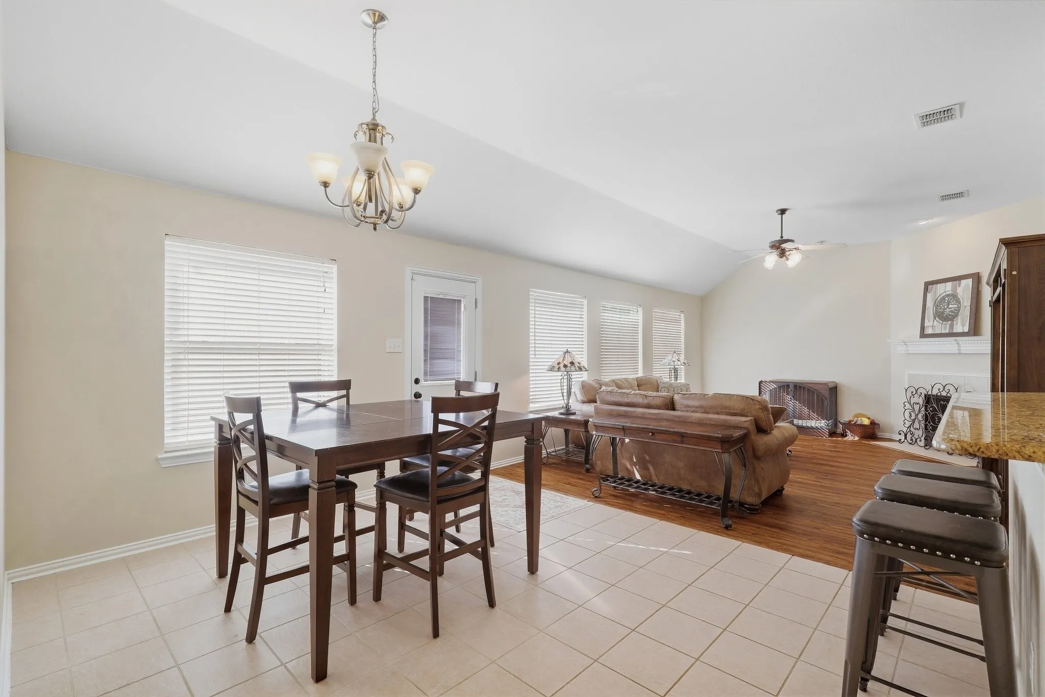 Single Family Residence For Sale in Tarrant County , 12113 Vienna Apple Road, Fort Worth, Texas 76244, 4 Bedroom, 2 Bathroom, 2 Garage spaces, 2,501 Sqft, built in 2003, mls#21393394, Real Estate Agent in Fort Worth, Homes For Sale in Tarrant county, Homes For Sale in Fort Worth, Realtor in Fort Worth Texas, Real Estate Brokerage Independent Realty Texas, Luminita Cordes Realtor