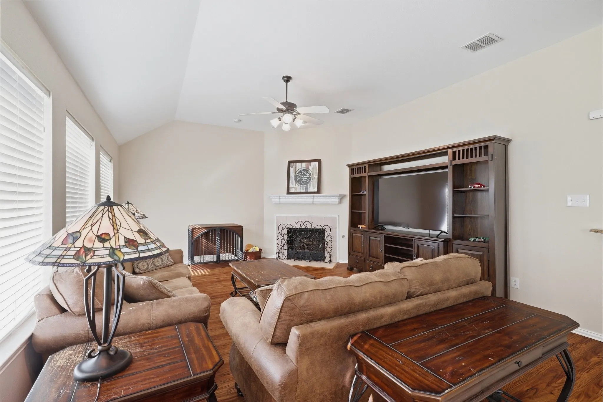 Single Family Residence For Sale in Tarrant County , 12113 Vienna Apple Road, Fort Worth, Texas 76244, 4 Bedroom, 2 Bathroom, 2 Garage spaces, 2,501 Sqft, built in 2003, mls#21393394, Real Estate Agent in Fort Worth, Homes For Sale in Tarrant county, Homes For Sale in Fort Worth, Realtor in Fort Worth Texas, Real Estate Brokerage Independent Realty Texas, Luminita Cordes Realtor