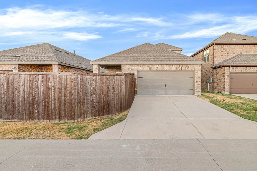 Single Family Residence For Sale in Collin County , 1508 Saratoga Avenue, Celina, Texas 75009, 4 Bedroom, 3 Bathroom, 2 Garage spaces, 2,288 Sqft, built in 2021, mls#21393405, Real Estate Agent in Celina, Homes For Sale in Collin county, Homes For Sale in Celina, Realtor in Celina Texas, Real Estate Brokerage Independent Realty Texas, Luminita Cordes Realtor