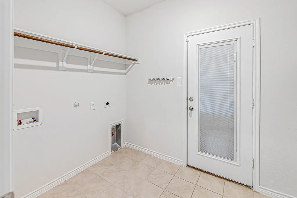 Single Family Residence For Sale in Collin County , 1508 Saratoga Avenue, Celina, Texas 75009, 4 Bedroom, 3 Bathroom, 2 Garage spaces, 2,288 Sqft, built in 2021, mls#21393405, Real Estate Agent in Celina, Homes For Sale in Collin county, Homes For Sale in Celina, Realtor in Celina Texas, Real Estate Brokerage Independent Realty Texas, Luminita Cordes Realtor