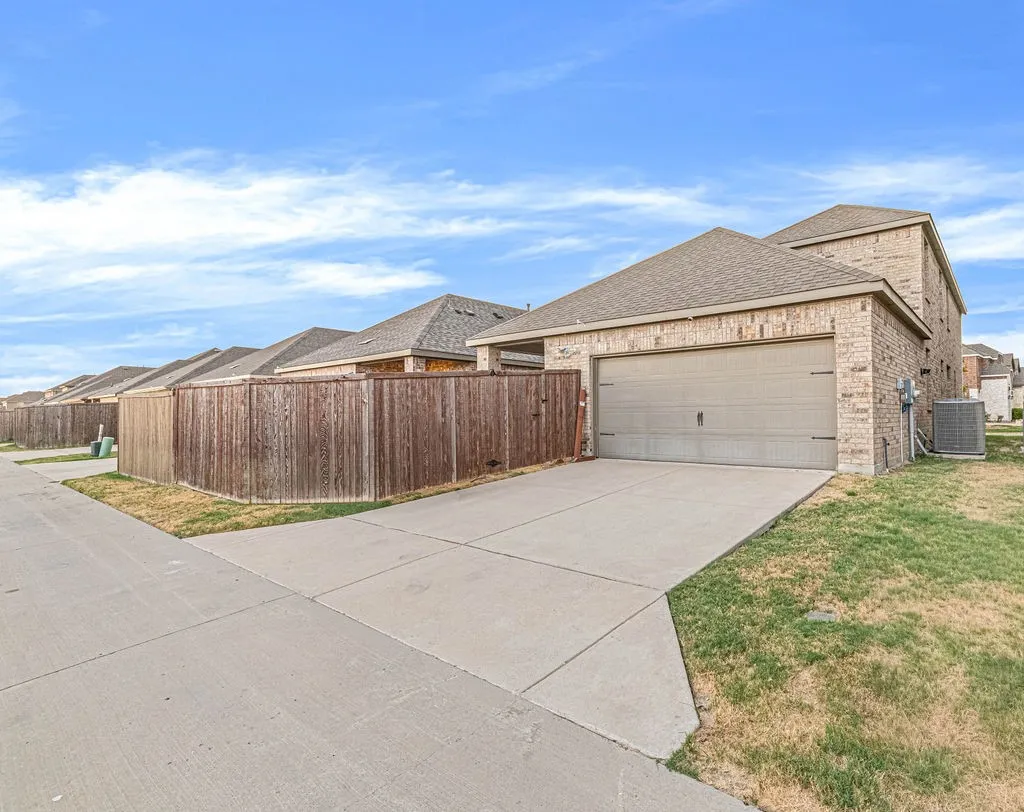 Single Family Residence For Sale in Collin County , 1508 Saratoga Avenue, Celina, Texas 75009, 4 Bedroom, 3 Bathroom, 2 Garage spaces, 2,288 Sqft, built in 2021, mls#21393405, Real Estate Agent in Celina, Homes For Sale in Collin county, Homes For Sale in Celina, Realtor in Celina Texas, Real Estate Brokerage Independent Realty Texas, Luminita Cordes Realtor