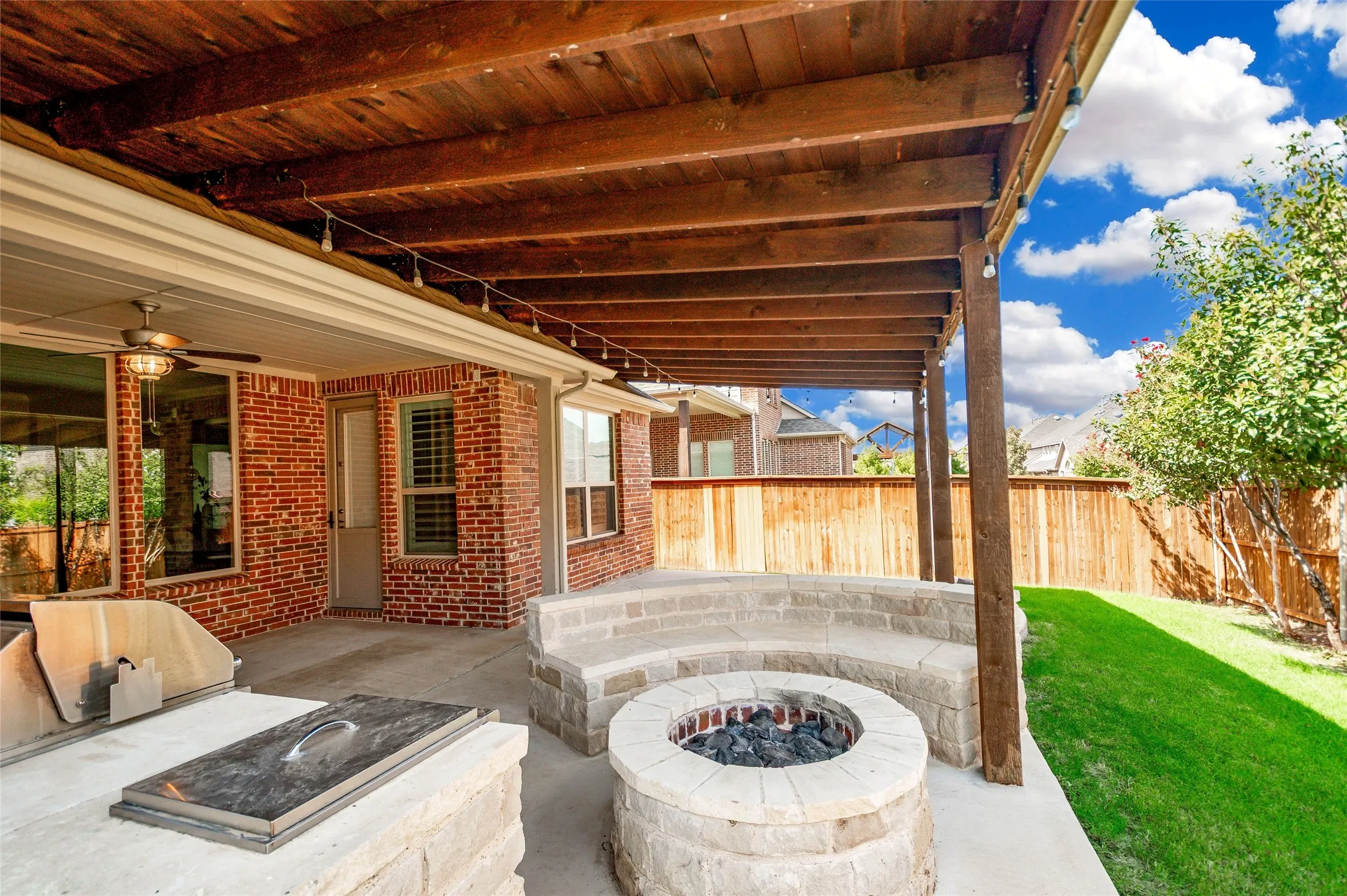 Single Family Residence For Sale in Denton County , 2883 Redfern Drive, Trophy Club, Texas 76262, 5 Bedroom, 5 Bathroom, 3 Garage spaces, 4,238 Sqft, built in 2015, mls#21394535, Real Estate Agent in Trophy Club, Homes For Sale in Denton county, Homes For Sale in Trophy Club, Realtor in Trophy Club Texas, Real Estate Brokerage Independent Realty Texas, Luminita Cordes Realtor