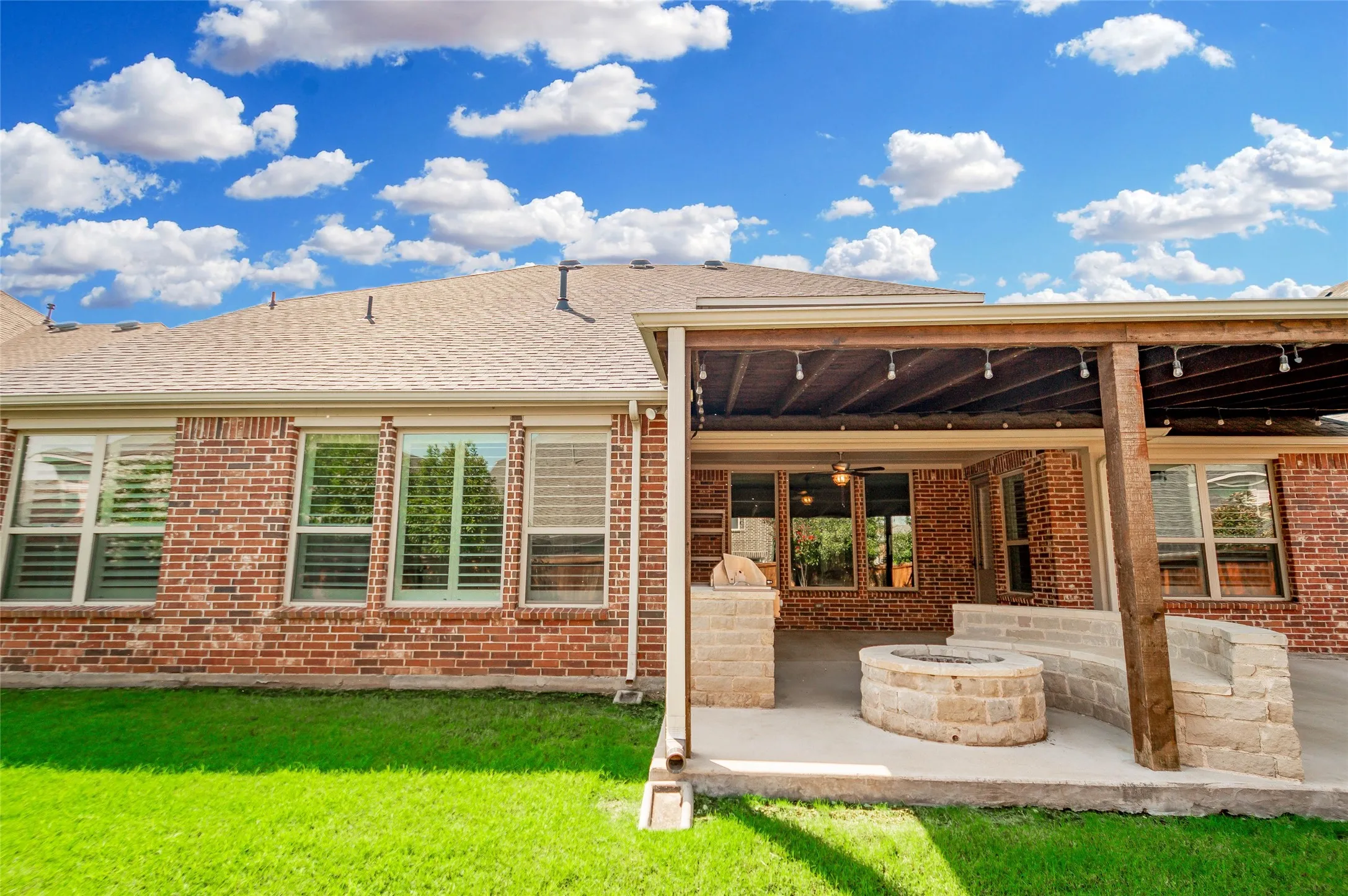 Single Family Residence For Sale in Denton County , 2883 Redfern Drive, Trophy Club, Texas 76262, 5 Bedroom, 5 Bathroom, 3 Garage spaces, 4,238 Sqft, built in 2015, mls#21394535, Real Estate Agent in Trophy Club, Homes For Sale in Denton county, Homes For Sale in Trophy Club, Realtor in Trophy Club Texas, Real Estate Brokerage Independent Realty Texas, Luminita Cordes Realtor