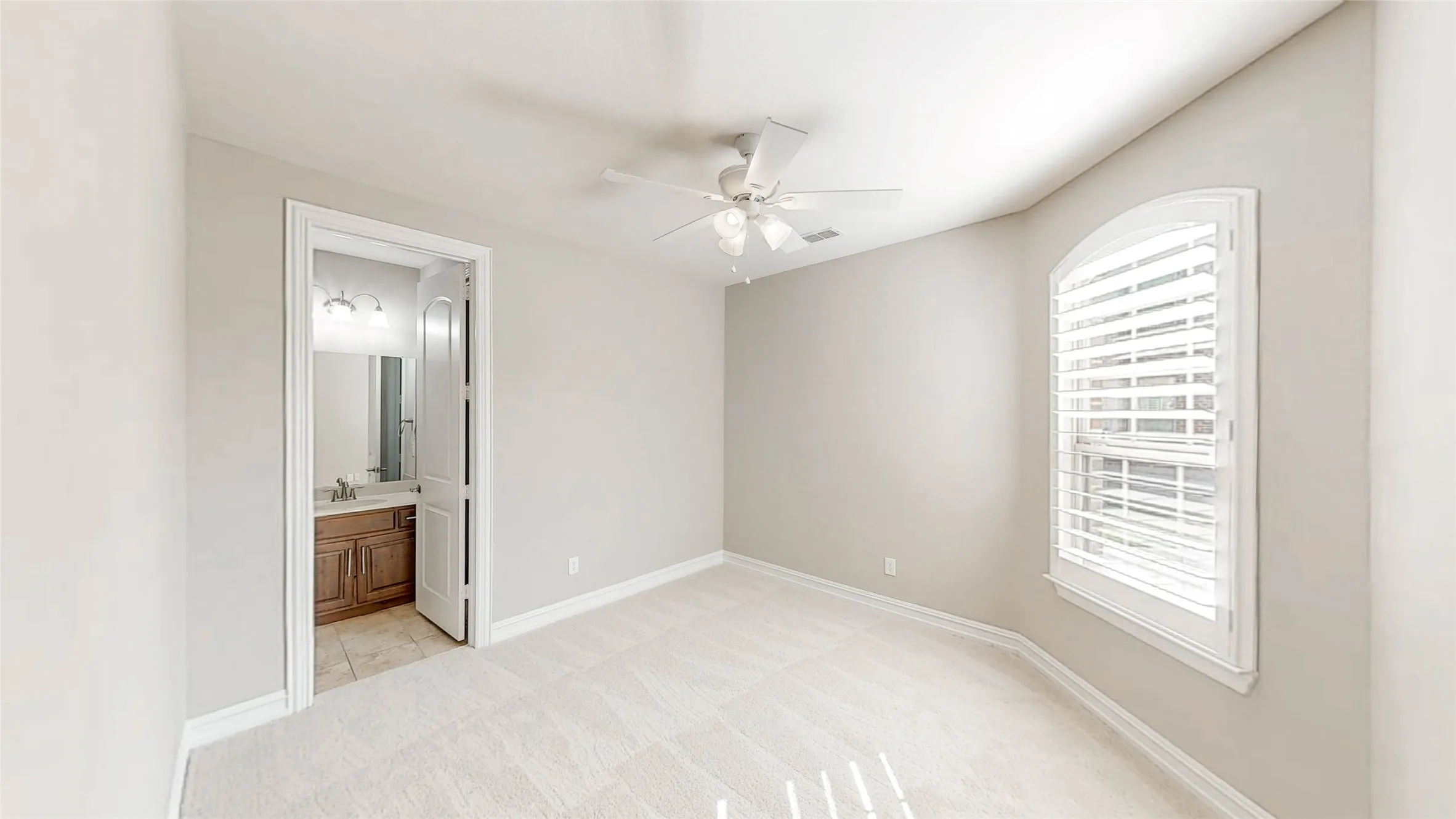 Single Family Residence For Sale in Denton County , 2883 Redfern Drive, Trophy Club, Texas 76262, 5 Bedroom, 5 Bathroom, 3 Garage spaces, 4,238 Sqft, built in 2015, mls#21394535, Real Estate Agent in Trophy Club, Homes For Sale in Denton county, Homes For Sale in Trophy Club, Realtor in Trophy Club Texas, Real Estate Brokerage Independent Realty Texas, Luminita Cordes Realtor