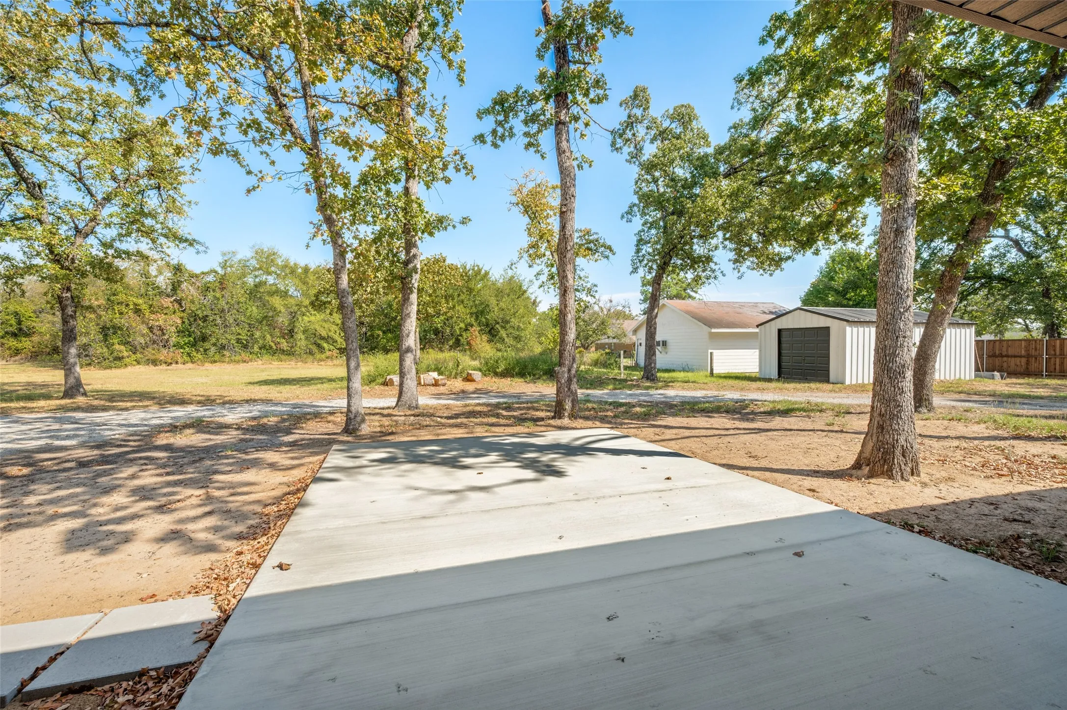 Single Family Residence For Sale in Denton County , 204 Baseline Road, Krugerville, Texas 76227, 3 Bedroom, 2 Bathroom, 2 Garage spaces, 1,400 Sqft, built in 1967, mls#21394166, Real Estate Agent in Krugerville, Homes For Sale in Denton county, Homes For Sale in Krugerville, Realtor in Krugerville Texas, Real Estate Brokerage Independent Realty Texas, Luminita Cordes Realtor