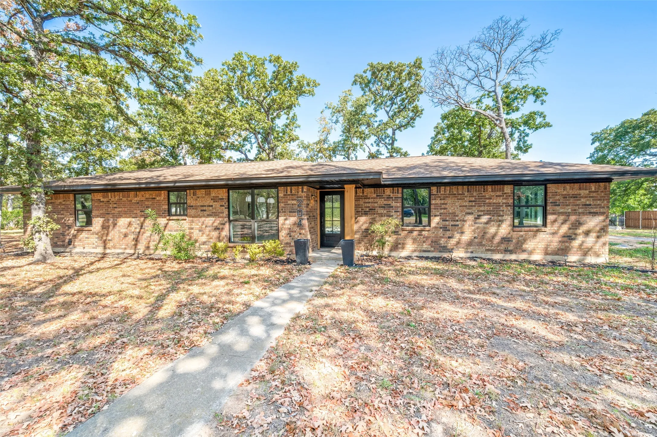 Single Family Residence For Sale in Denton County , 204 Baseline Road, Krugerville, Texas 76227, 3 Bedroom, 2 Bathroom, 2 Garage spaces, 1,400 Sqft, built in 1967, mls#21394166, Real Estate Agent in Krugerville, Homes For Sale in Denton county, Homes For Sale in Krugerville, Realtor in Krugerville Texas, Real Estate Brokerage Independent Realty Texas, Luminita Cordes Realtor