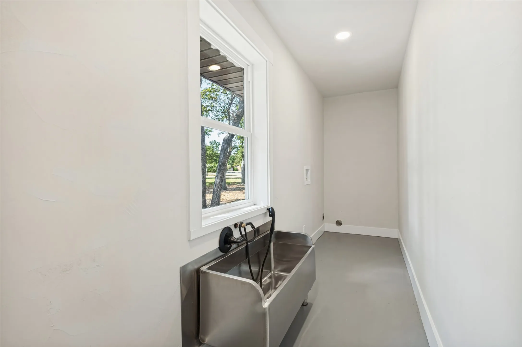 Single Family Residence For Sale in Denton County , 204 Baseline Road, Krugerville, Texas 76227, 3 Bedroom, 2 Bathroom, 2 Garage spaces, 1,400 Sqft, built in 1967, mls#21394166, Real Estate Agent in Krugerville, Homes For Sale in Denton county, Homes For Sale in Krugerville, Realtor in Krugerville Texas, Real Estate Brokerage Independent Realty Texas, Luminita Cordes Realtor
