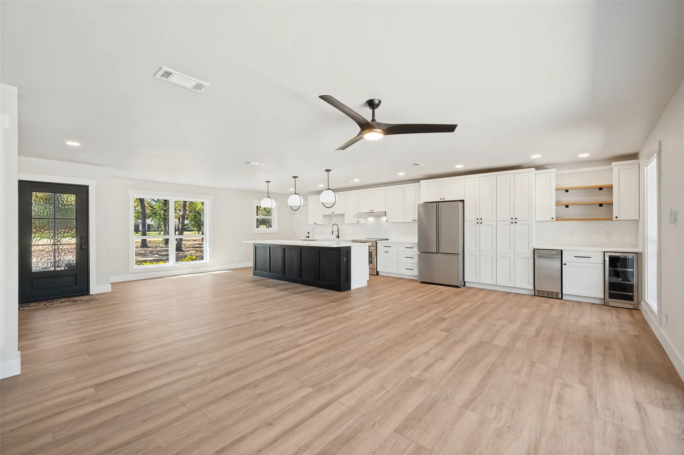 Single Family Residence For Sale in Denton County , 204 Baseline Road, Krugerville, Texas 76227, 3 Bedroom, 2 Bathroom, 2 Garage spaces, 1,400 Sqft, built in 1967, mls#21394166, Real Estate Agent in Krugerville, Homes For Sale in Denton county, Homes For Sale in Krugerville, Realtor in Krugerville Texas, Real Estate Brokerage Independent Realty Texas, Luminita Cordes Realtor