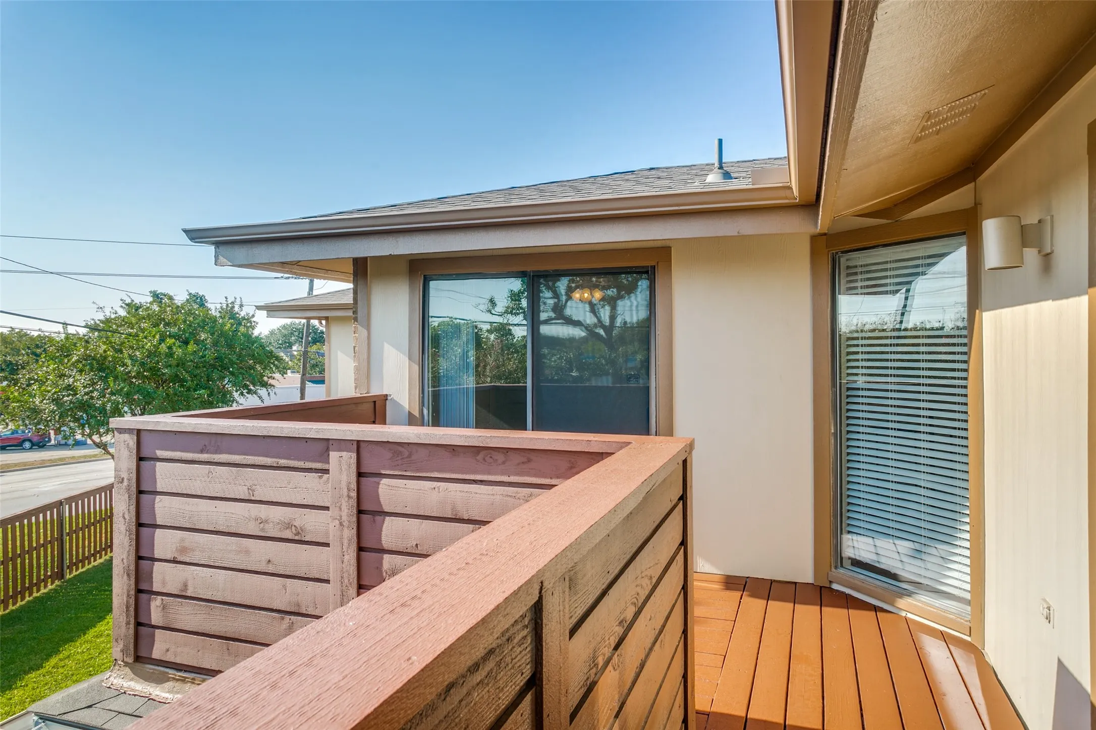 Townhouse For Sale in Tarrant County , 7 Dewberry Court, Bedford, Texas 76021, 1 Bedroom, 2 Bathroom, 2 Garage spaces, 1,208 Sqft, built in 1981, mls#21394565, Real Estate Agent in Bedford, Homes For Sale in Tarrant county, Homes For Sale in Bedford, Realtor in Bedford Texas, Real Estate Brokerage Independent Realty Texas, Luminita Cordes Realtor