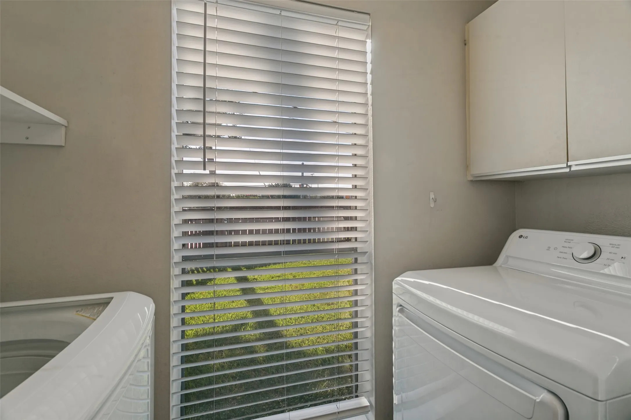 Townhouse For Sale in Tarrant County , 7 Dewberry Court, Bedford, Texas 76021, 1 Bedroom, 2 Bathroom, 2 Garage spaces, 1,208 Sqft, built in 1981, mls#21394565, Real Estate Agent in Bedford, Homes For Sale in Tarrant county, Homes For Sale in Bedford, Realtor in Bedford Texas, Real Estate Brokerage Independent Realty Texas, Luminita Cordes Realtor
