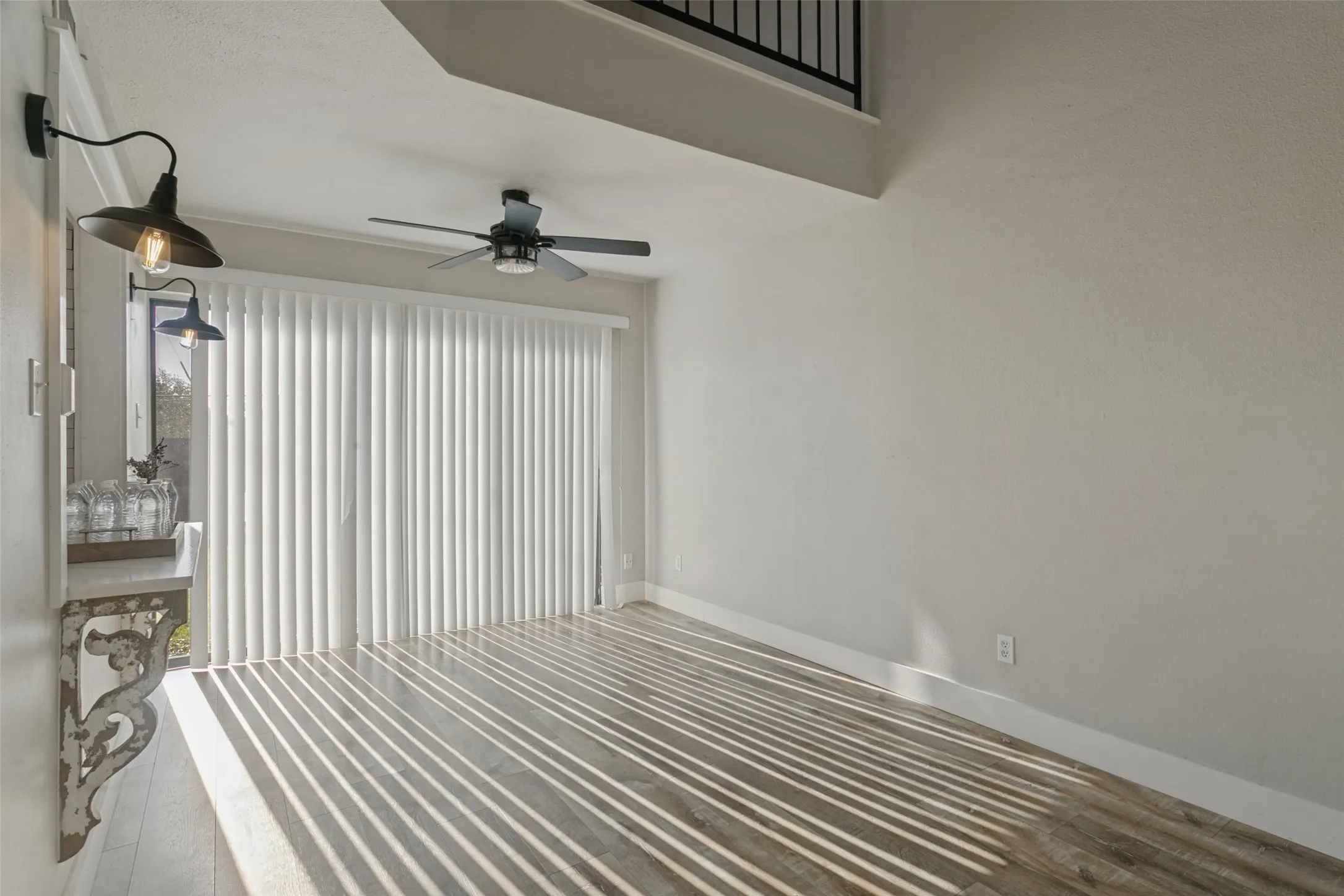 Townhouse For Sale in Tarrant County , 7 Dewberry Court, Bedford, Texas 76021, 1 Bedroom, 2 Bathroom, 2 Garage spaces, 1,208 Sqft, built in 1981, mls#21394565, Real Estate Agent in Bedford, Homes For Sale in Tarrant county, Homes For Sale in Bedford, Realtor in Bedford Texas, Real Estate Brokerage Independent Realty Texas, Luminita Cordes Realtor