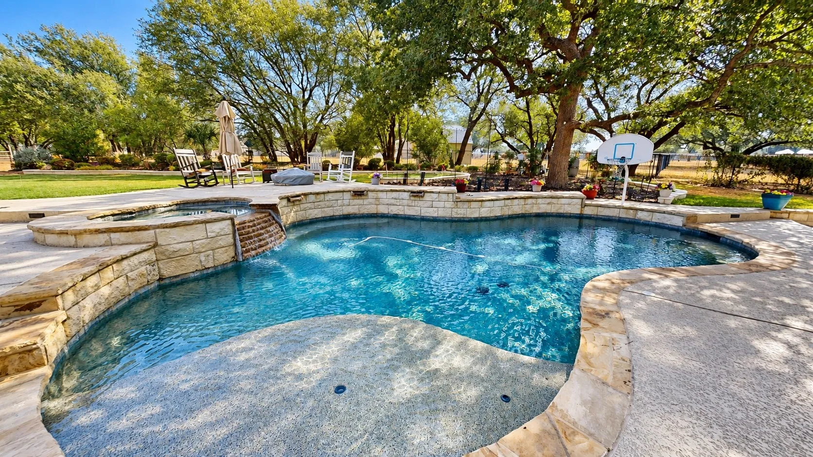 Single Family Residence For Sale in Hood County , 1729 Bent Tree Court, Granbury, Texas 76049, 3 Bedroom, 5 Bathroom, 5 Garage spaces, 3,311 Sqft, built in 2014, mls#21390293, Real Estate Agent in Granbury, Homes For Sale in Hood county, Homes For Sale in Granbury, Realtor in Granbury Texas, Real Estate Brokerage Independent Realty Texas, Luminita Cordes Realtor