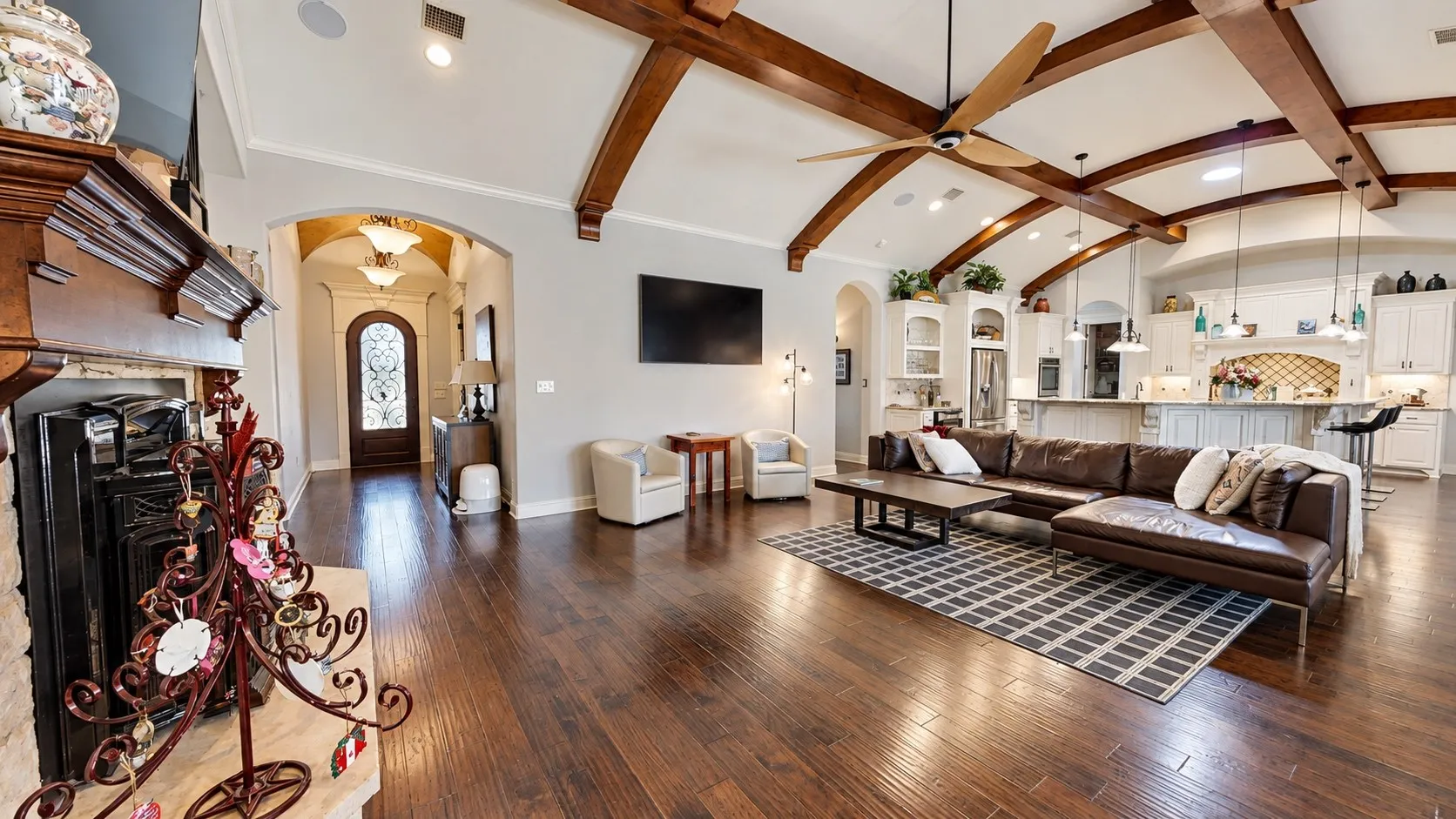 Single Family Residence For Sale in Hood County , 1729 Bent Tree Court, Granbury, Texas 76049, 3 Bedroom, 5 Bathroom, 5 Garage spaces, 3,311 Sqft, built in 2014, mls#21390293, Real Estate Agent in Granbury, Homes For Sale in Hood county, Homes For Sale in Granbury, Realtor in Granbury Texas, Real Estate Brokerage Independent Realty Texas, Luminita Cordes Realtor