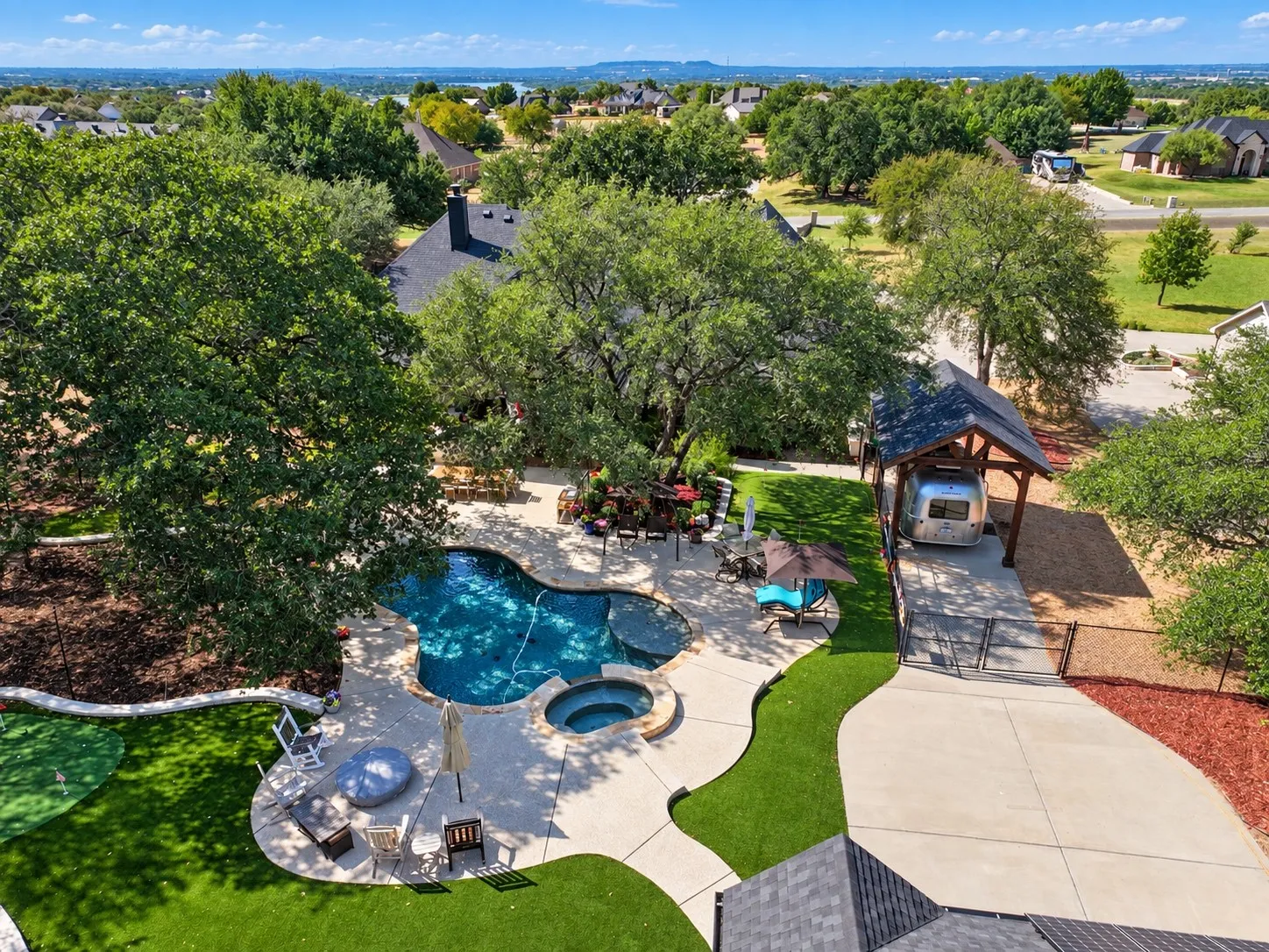 Single Family Residence For Sale in Hood County , 1729 Bent Tree Court, Granbury, Texas 76049, 3 Bedroom, 5 Bathroom, 5 Garage spaces, 3,311 Sqft, built in 2014, mls#21390293, Real Estate Agent in Granbury, Homes For Sale in Hood county, Homes For Sale in Granbury, Realtor in Granbury Texas, Real Estate Brokerage Independent Realty Texas, Luminita Cordes Realtor