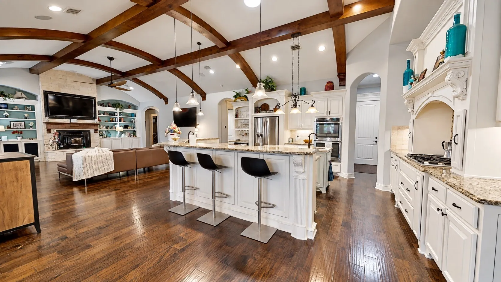 Single Family Residence For Sale in Hood County , 1729 Bent Tree Court, Granbury, Texas 76049, 3 Bedroom, 5 Bathroom, 5 Garage spaces, 3,311 Sqft, built in 2014, mls#21390293, Real Estate Agent in Granbury, Homes For Sale in Hood county, Homes For Sale in Granbury, Realtor in Granbury Texas, Real Estate Brokerage Independent Realty Texas, Luminita Cordes Realtor
