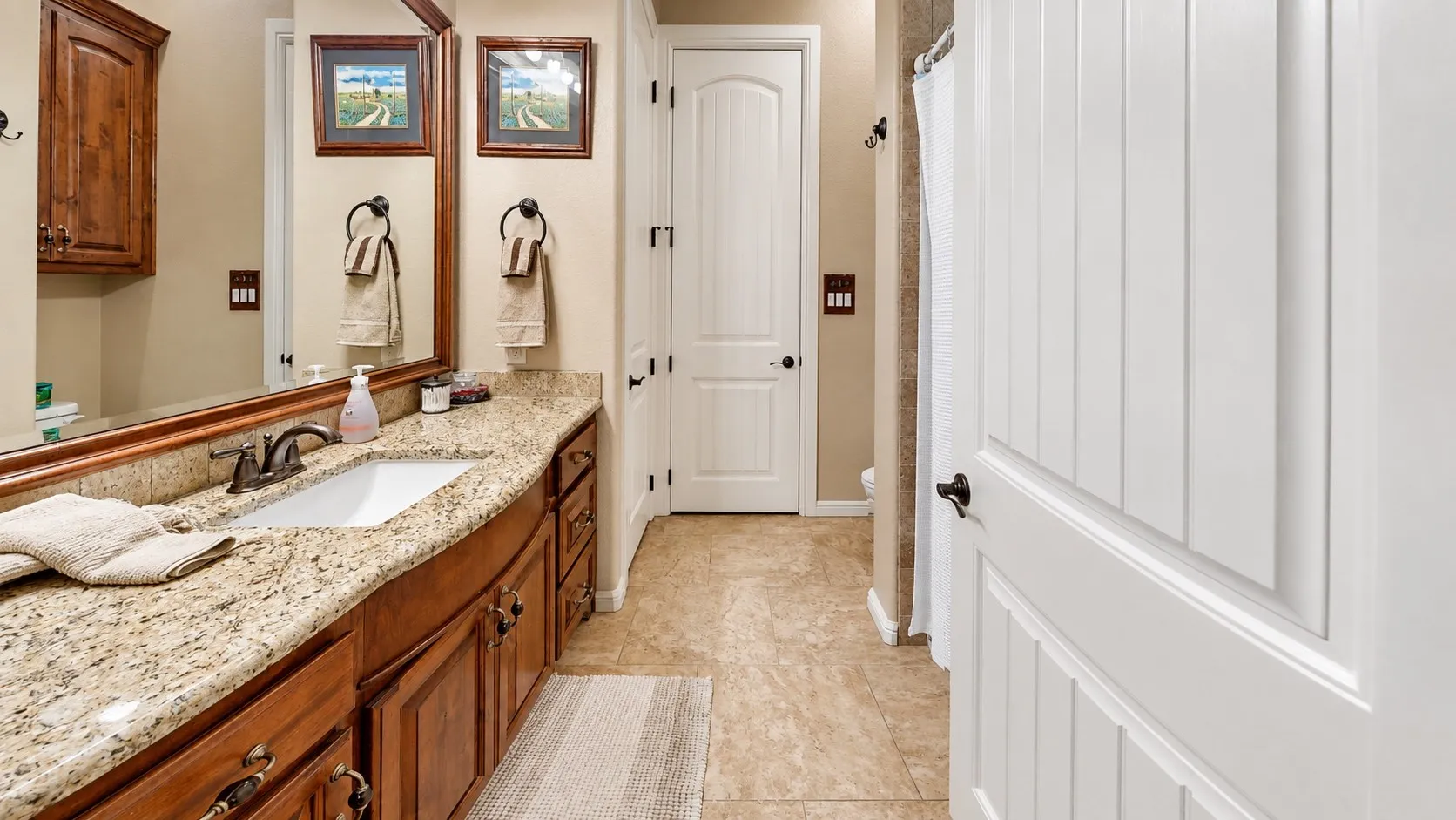Single Family Residence For Sale in Hood County , 1729 Bent Tree Court, Granbury, Texas 76049, 3 Bedroom, 5 Bathroom, 5 Garage spaces, 3,311 Sqft, built in 2014, mls#21390293, Real Estate Agent in Granbury, Homes For Sale in Hood county, Homes For Sale in Granbury, Realtor in Granbury Texas, Real Estate Brokerage Independent Realty Texas, Luminita Cordes Realtor
