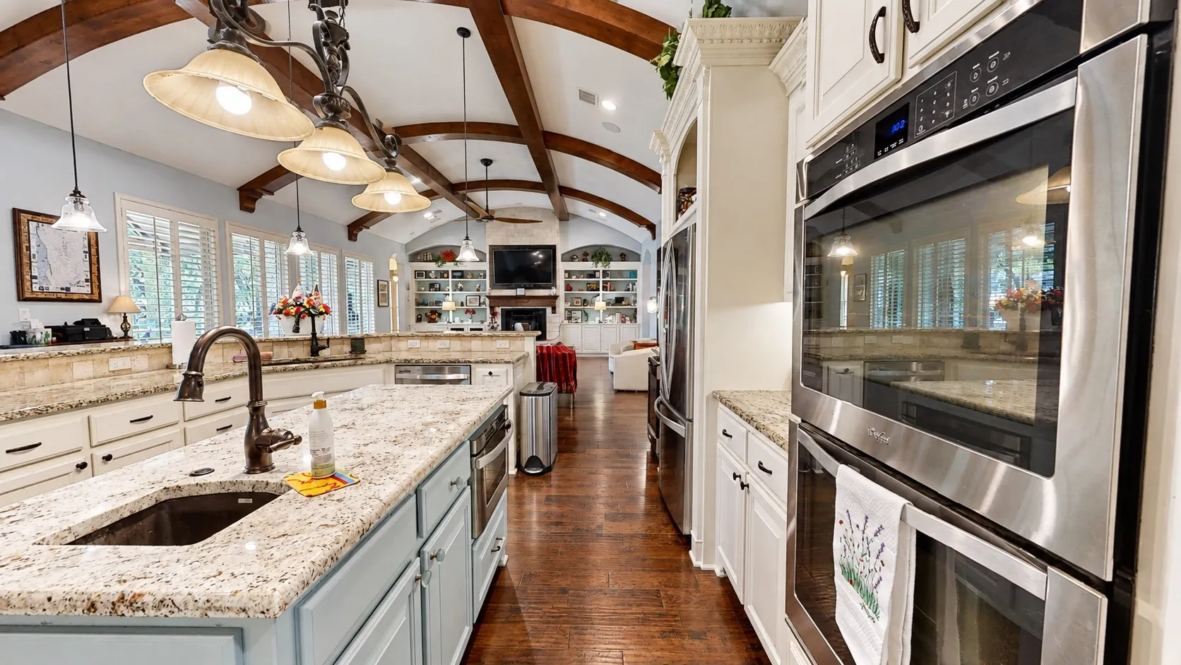 Single Family Residence For Sale in Hood County , 1729 Bent Tree Court, Granbury, Texas 76049, 3 Bedroom, 5 Bathroom, 5 Garage spaces, 3,311 Sqft, built in 2014, mls#21390293, Real Estate Agent in Granbury, Homes For Sale in Hood county, Homes For Sale in Granbury, Realtor in Granbury Texas, Real Estate Brokerage Independent Realty Texas, Luminita Cordes Realtor