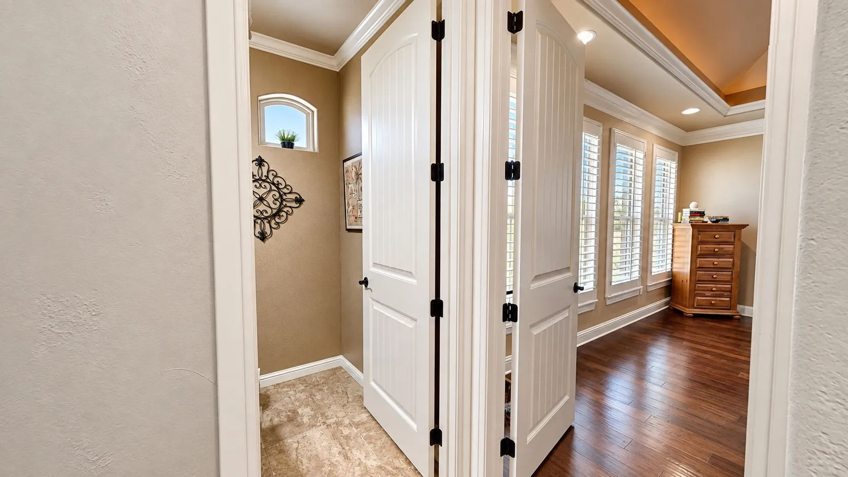 Single Family Residence For Sale in Hood County , 1729 Bent Tree Court, Granbury, Texas 76049, 3 Bedroom, 5 Bathroom, 5 Garage spaces, 3,311 Sqft, built in 2014, mls#21390293, Real Estate Agent in Granbury, Homes For Sale in Hood county, Homes For Sale in Granbury, Realtor in Granbury Texas, Real Estate Brokerage Independent Realty Texas, Luminita Cordes Realtor