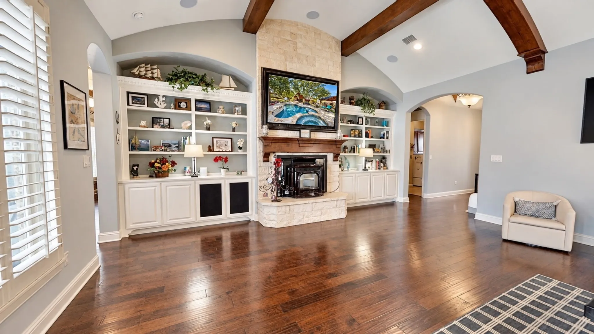 Single Family Residence For Sale in Hood County , 1729 Bent Tree Court, Granbury, Texas 76049, 3 Bedroom, 5 Bathroom, 5 Garage spaces, 3,311 Sqft, built in 2014, mls#21390293, Real Estate Agent in Granbury, Homes For Sale in Hood county, Homes For Sale in Granbury, Realtor in Granbury Texas, Real Estate Brokerage Independent Realty Texas, Luminita Cordes Realtor
