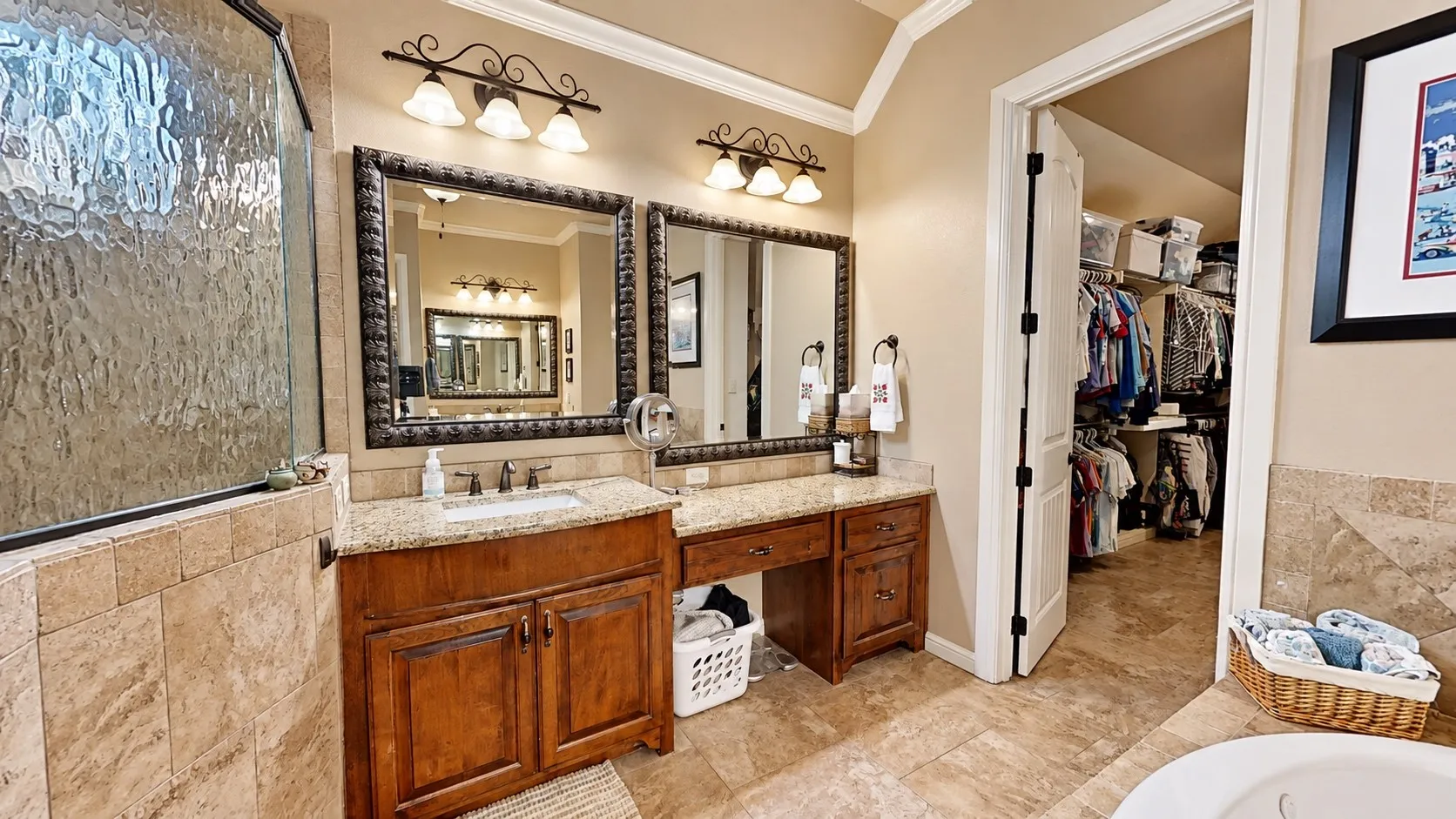 Single Family Residence For Sale in Hood County , 1729 Bent Tree Court, Granbury, Texas 76049, 3 Bedroom, 5 Bathroom, 5 Garage spaces, 3,311 Sqft, built in 2014, mls#21390293, Real Estate Agent in Granbury, Homes For Sale in Hood county, Homes For Sale in Granbury, Realtor in Granbury Texas, Real Estate Brokerage Independent Realty Texas, Luminita Cordes Realtor