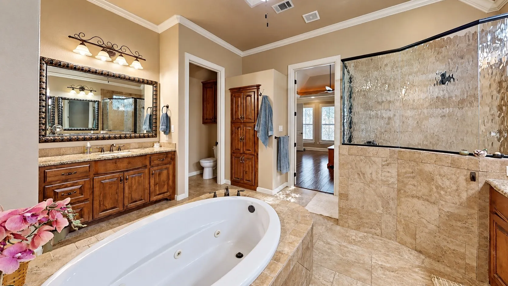 Single Family Residence For Sale in Hood County , 1729 Bent Tree Court, Granbury, Texas 76049, 3 Bedroom, 5 Bathroom, 5 Garage spaces, 3,311 Sqft, built in 2014, mls#21390293, Real Estate Agent in Granbury, Homes For Sale in Hood county, Homes For Sale in Granbury, Realtor in Granbury Texas, Real Estate Brokerage Independent Realty Texas, Luminita Cordes Realtor