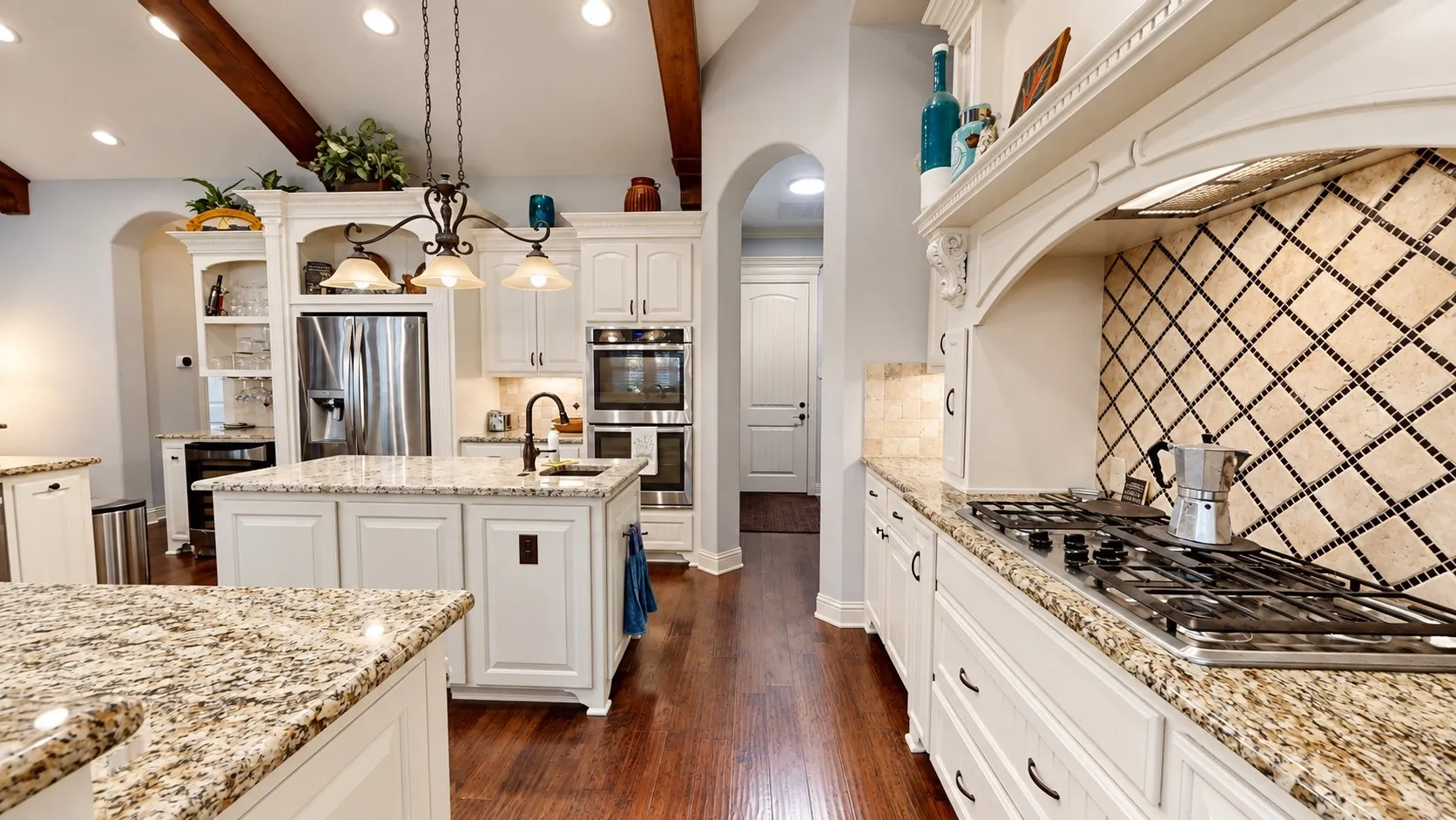 Single Family Residence For Sale in Hood County , 1729 Bent Tree Court, Granbury, Texas 76049, 3 Bedroom, 5 Bathroom, 5 Garage spaces, 3,311 Sqft, built in 2014, mls#21390293, Real Estate Agent in Granbury, Homes For Sale in Hood county, Homes For Sale in Granbury, Realtor in Granbury Texas, Real Estate Brokerage Independent Realty Texas, Luminita Cordes Realtor