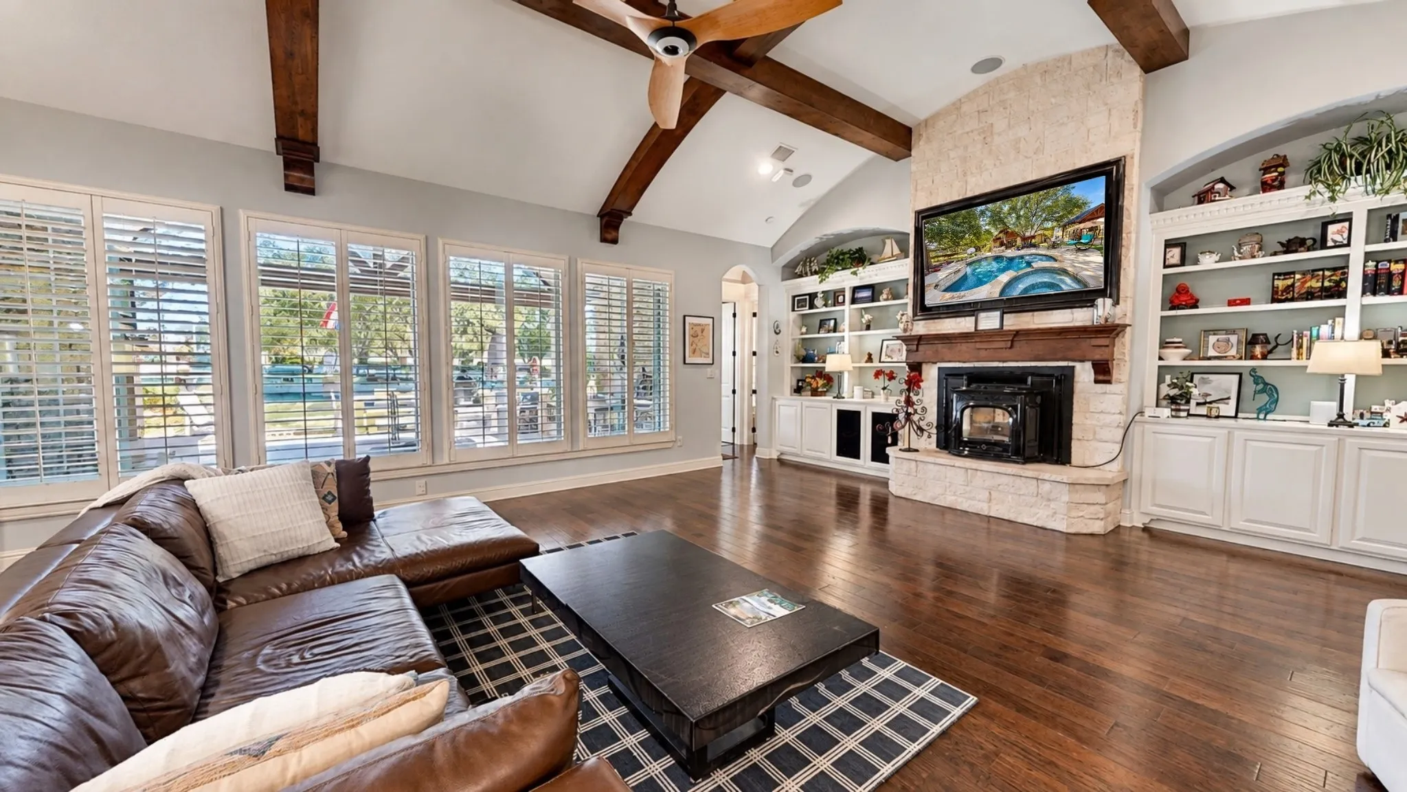 Single Family Residence For Sale in Hood County , 1729 Bent Tree Court, Granbury, Texas 76049, 3 Bedroom, 5 Bathroom, 5 Garage spaces, 3,311 Sqft, built in 2014, mls#21390293, Real Estate Agent in Granbury, Homes For Sale in Hood county, Homes For Sale in Granbury, Realtor in Granbury Texas, Real Estate Brokerage Independent Realty Texas, Luminita Cordes Realtor