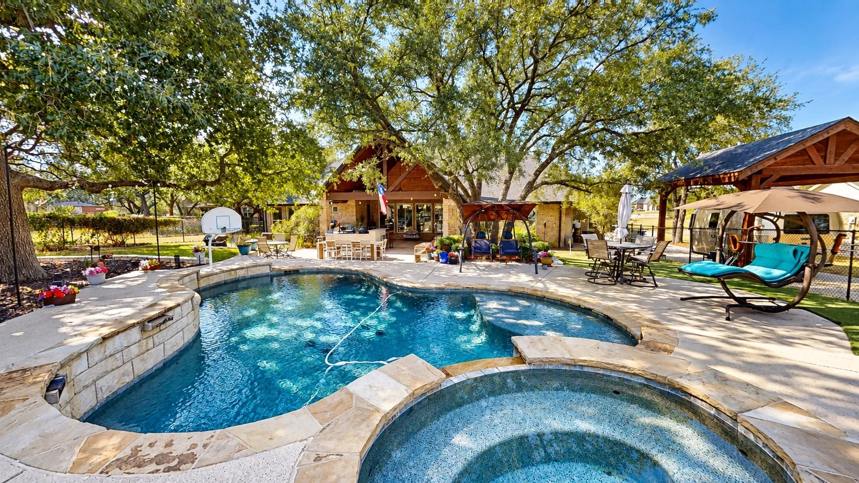 Single Family Residence For Sale in Hood County , 1729 Bent Tree Court, Granbury, Texas 76049, 3 Bedroom, 5 Bathroom, 5 Garage spaces, 3,311 Sqft, built in 2014, mls#21390293, Real Estate Agent in Granbury, Homes For Sale in Hood county, Homes For Sale in Granbury, Realtor in Granbury Texas, Real Estate Brokerage Independent Realty Texas, Luminita Cordes Realtor