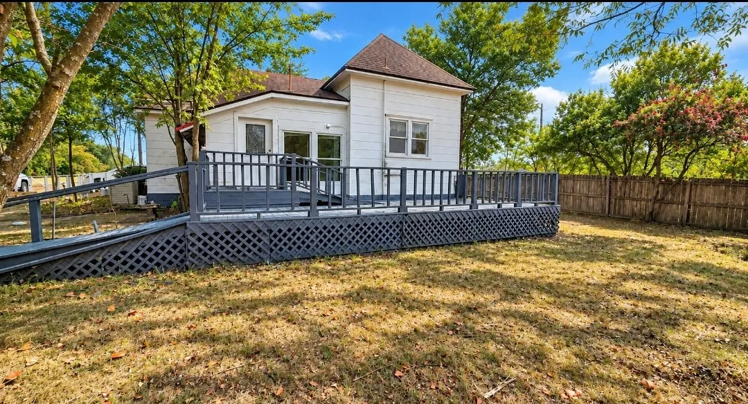 Single Family Residence For Sale in Hopkins County , 106 Whitworth Street, Sulphur Springs, Texas 75482, 3 Bedroom, 1 Bathroom, Garage spaces, 1,635 Sqft, built in 1940, mls#21394576, Real Estate Agent in Sulphur Springs, Homes For Sale in Hopkins county, Homes For Sale in Sulphur Springs, Realtor in Sulphur Springs Texas, Real Estate Brokerage Independent Realty Texas, Luminita Cordes Realtor