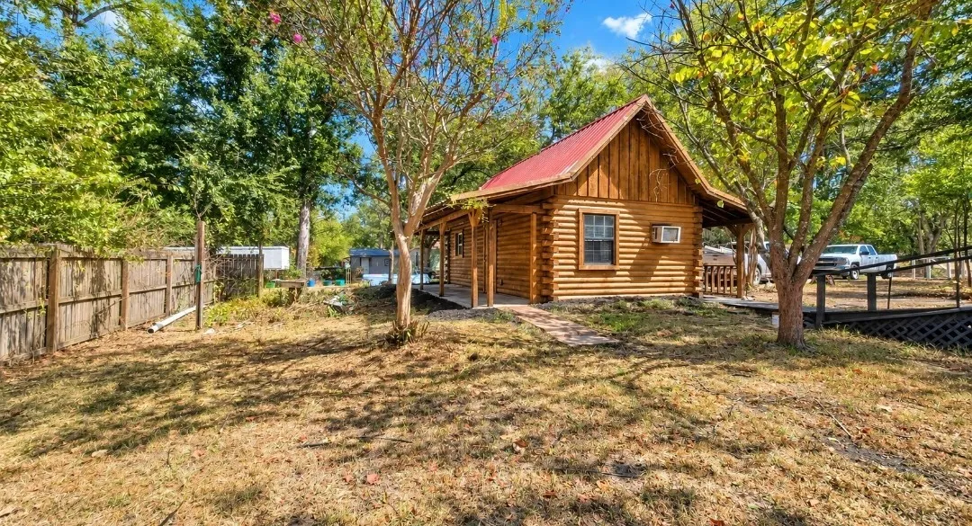 Single Family Residence For Sale in Hopkins County , 106 Whitworth Street, Sulphur Springs, Texas 75482, 3 Bedroom, 1 Bathroom, Garage spaces, 1,635 Sqft, built in 1940, mls#21394576, Real Estate Agent in Sulphur Springs, Homes For Sale in Hopkins county, Homes For Sale in Sulphur Springs, Realtor in Sulphur Springs Texas, Real Estate Brokerage Independent Realty Texas, Luminita Cordes Realtor