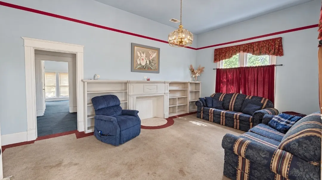 Single Family Residence For Sale in Hopkins County , 106 Whitworth Street, Sulphur Springs, Texas 75482, 4 Bedroom, 2 Bathroom, Garage spaces, 1,635 Sqft, built in 1940, mls#21394576, Real Estate Agent in Sulphur Springs, Homes For Sale in Hopkins county, Homes For Sale in Sulphur Springs, Realtor in Sulphur Springs Texas, Real Estate Brokerage Independent Realty Texas, Luminita Cordes Realtor