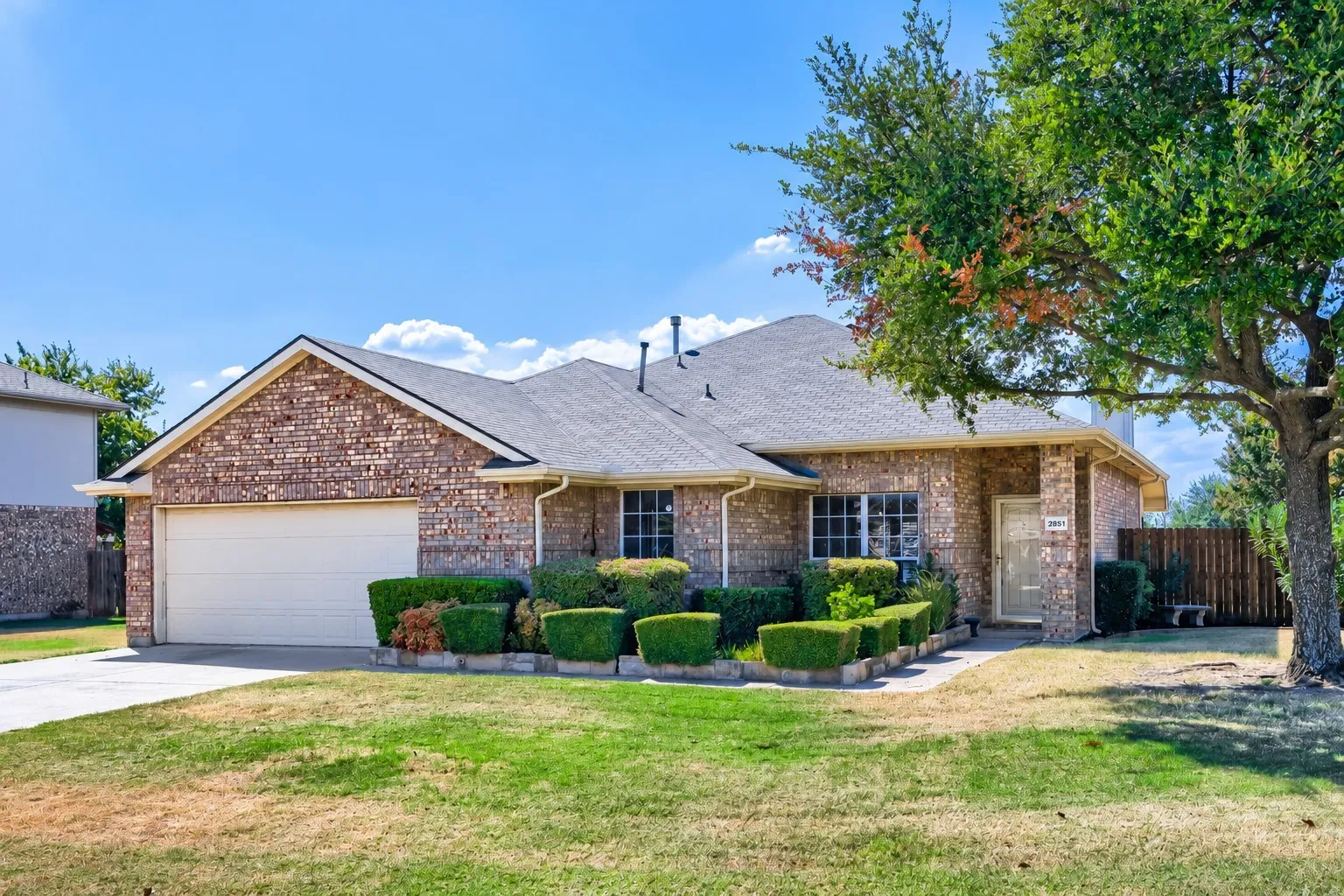 Single Family Residence For Sale in Rockwall County , 2851 Cobblestone Drive, Rockwall, Texas 75087, 3 Bedroom, 2 Bathroom, 2 Garage spaces, 1,850 Sqft, built in 2004, mls#21392547, Real Estate Agent in Rockwall, Homes For Sale in Rockwall county, Homes For Sale in Rockwall, Realtor in Rockwall Texas, Real Estate Brokerage Independent Realty Texas, Luminita Cordes Realtor
