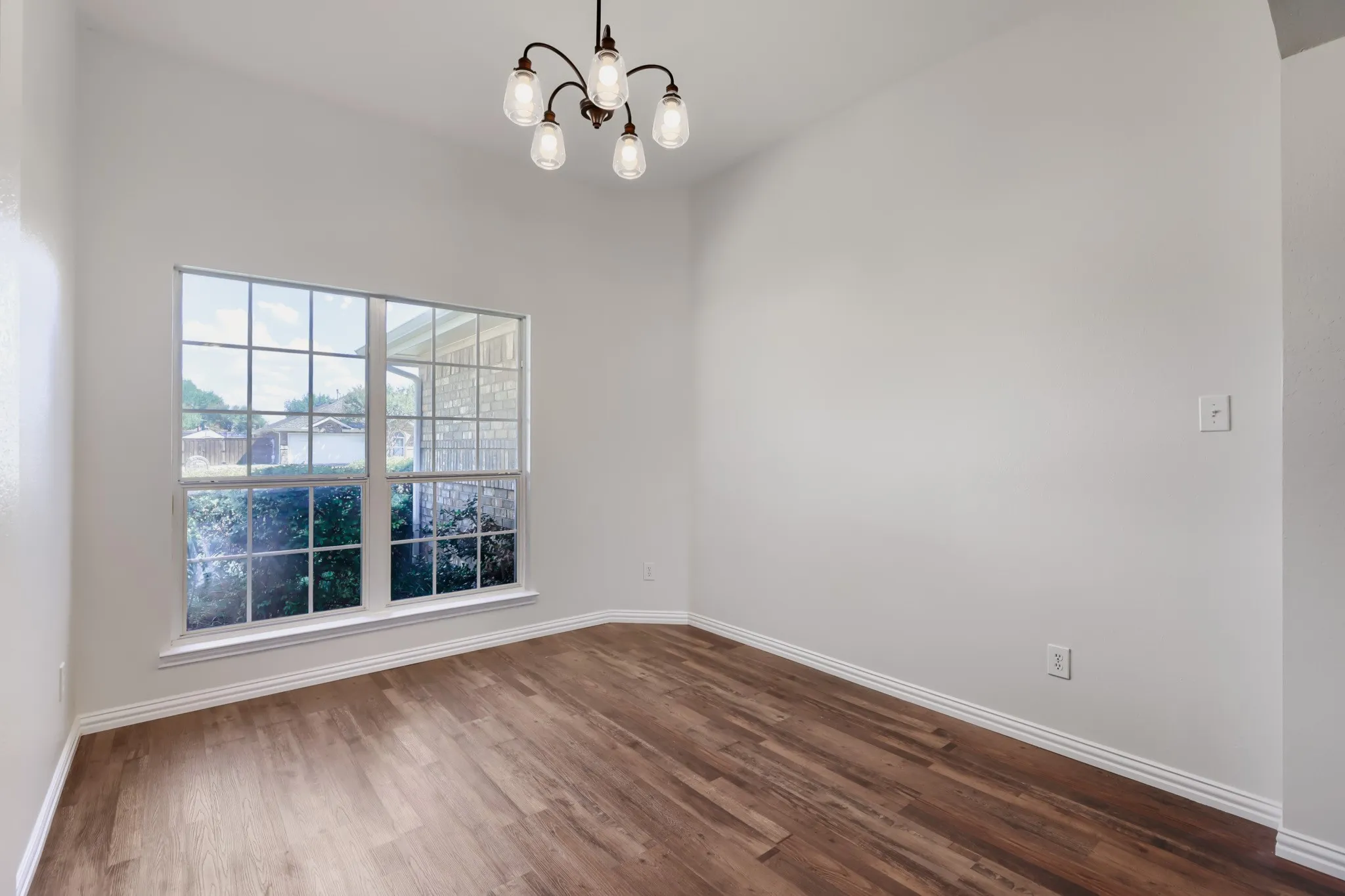 Single Family Residence For Sale in Rockwall County , 2851 Cobblestone Drive, Rockwall, Texas 75087, 3 Bedroom, 2 Bathroom, 2 Garage spaces, 1,850 Sqft, built in 2004, mls#21392547, Real Estate Agent in Rockwall, Homes For Sale in Rockwall county, Homes For Sale in Rockwall, Realtor in Rockwall Texas, Real Estate Brokerage Independent Realty Texas, Luminita Cordes Realtor