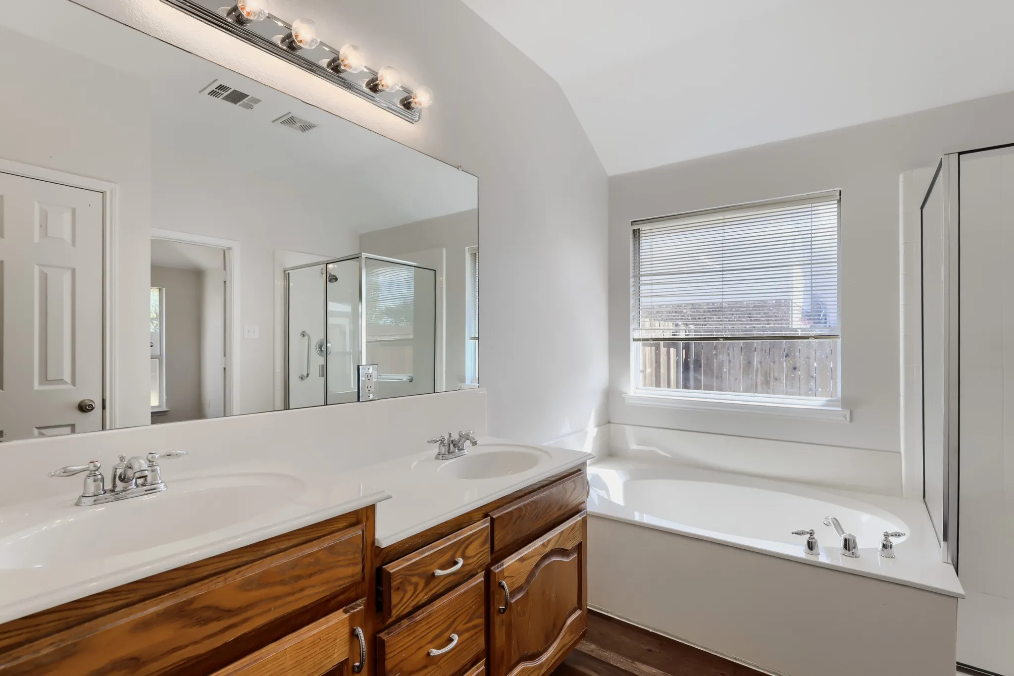 Single Family Residence For Sale in Rockwall County , 2851 Cobblestone Drive, Rockwall, Texas 75087, 3 Bedroom, 2 Bathroom, 2 Garage spaces, 1,850 Sqft, built in 2004, mls#21392547, Real Estate Agent in Rockwall, Homes For Sale in Rockwall county, Homes For Sale in Rockwall, Realtor in Rockwall Texas, Real Estate Brokerage Independent Realty Texas, Luminita Cordes Realtor