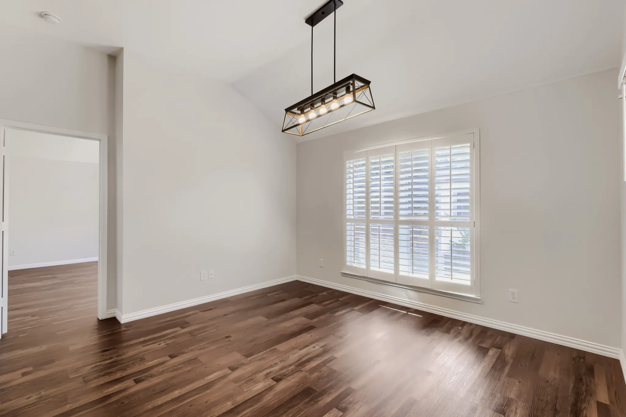 Single Family Residence For Sale in Rockwall County , 2851 Cobblestone Drive, Rockwall, Texas 75087, 3 Bedroom, 2 Bathroom, 2 Garage spaces, 1,850 Sqft, built in 2004, mls#21392547, Real Estate Agent in Rockwall, Homes For Sale in Rockwall county, Homes For Sale in Rockwall, Realtor in Rockwall Texas, Real Estate Brokerage Independent Realty Texas, Luminita Cordes Realtor