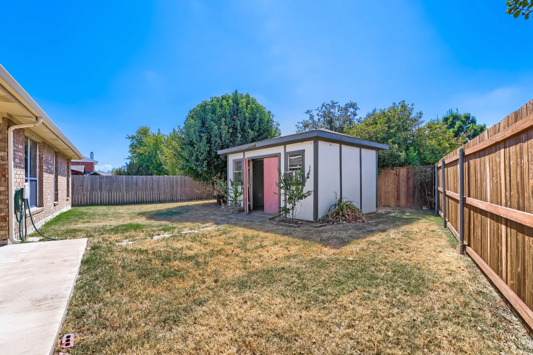 Single Family Residence For Sale in Rockwall County , 2851 Cobblestone Drive, Rockwall, Texas 75087, 3 Bedroom, 2 Bathroom, 2 Garage spaces, 1,850 Sqft, built in 2004, mls#21392547, Real Estate Agent in Rockwall, Homes For Sale in Rockwall county, Homes For Sale in Rockwall, Realtor in Rockwall Texas, Real Estate Brokerage Independent Realty Texas, Luminita Cordes Realtor