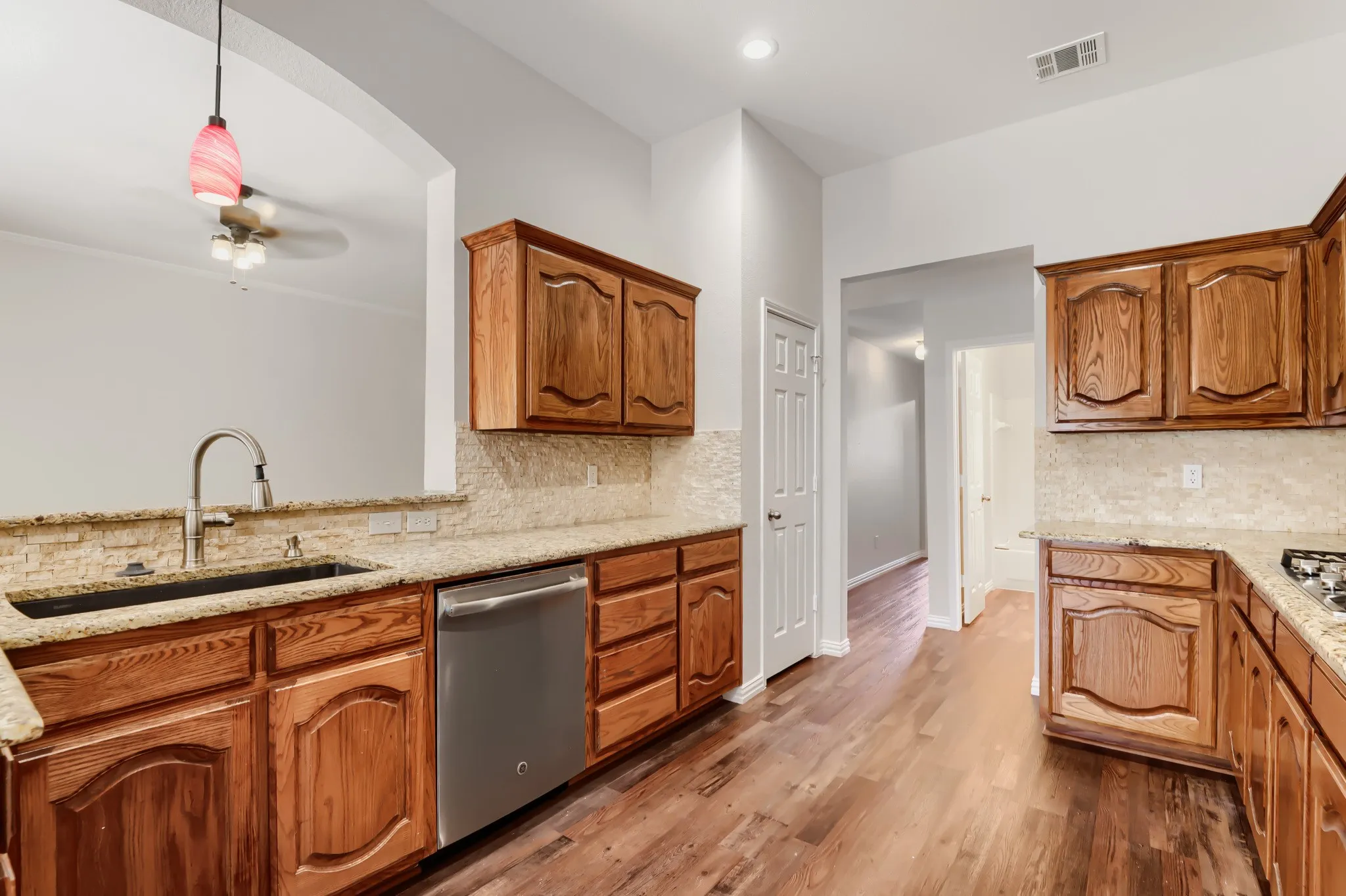 Single Family Residence For Sale in Rockwall County , 2851 Cobblestone Drive, Rockwall, Texas 75087, 3 Bedroom, 2 Bathroom, 2 Garage spaces, 1,850 Sqft, built in 2004, mls#21392547, Real Estate Agent in Rockwall, Homes For Sale in Rockwall county, Homes For Sale in Rockwall, Realtor in Rockwall Texas, Real Estate Brokerage Independent Realty Texas, Luminita Cordes Realtor