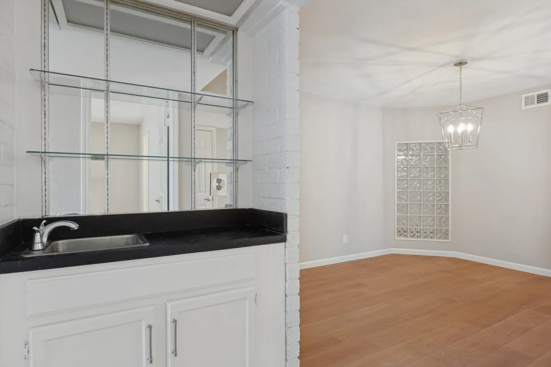 Single Family Residence For Sale in Dallas County , 1107 Elk Grove Drive, Richardson, Texas 75081, 3 Bedroom, 2 Bathroom, 2 Garage spaces, 1,427 Sqft, built in 1978, mls#21394589, Real Estate Agent in Richardson, Homes For Sale in Dallas county, Homes For Sale in Richardson, Realtor in Richardson Texas, Real Estate Brokerage Independent Realty Texas, Luminita Cordes Realtor