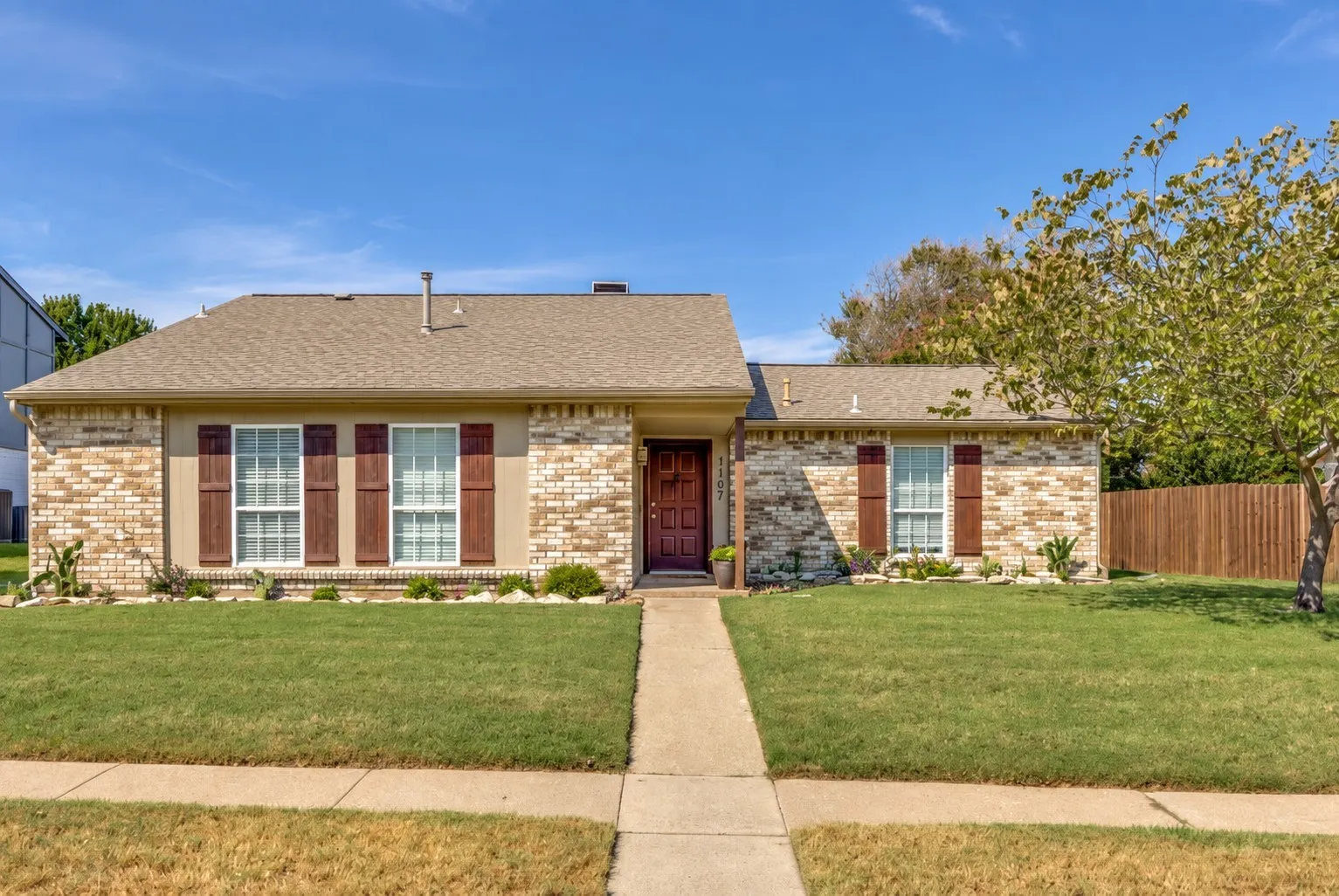 Single Family Residence For Sale in Dallas County , 1107 Elk Grove Drive, Richardson, Texas 75081, 3 Bedroom, 2 Bathroom, 2 Garage spaces, 1,427 Sqft, built in 1978, mls#21394589, Real Estate Agent in Richardson, Homes For Sale in Dallas county, Homes For Sale in Richardson, Realtor in Richardson Texas, Real Estate Brokerage Independent Realty Texas, Luminita Cordes Realtor