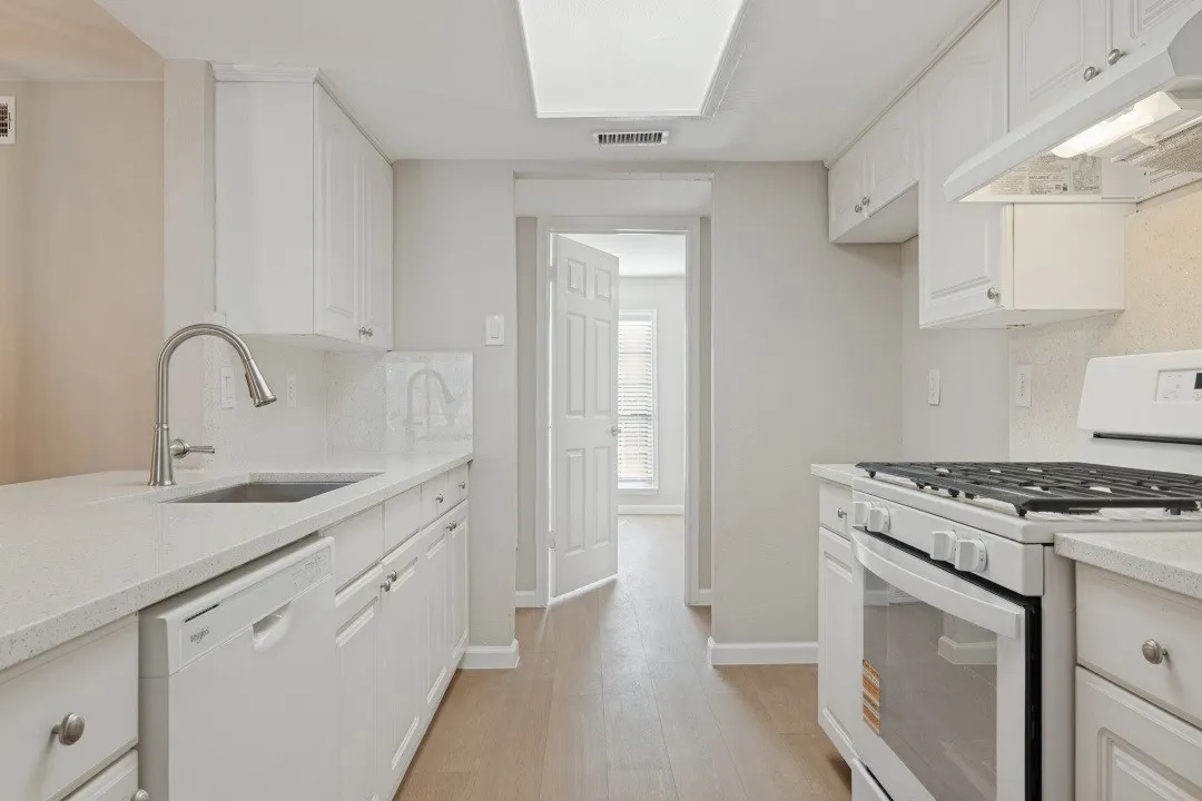 Single Family Residence For Sale in Dallas County , 1107 Elk Grove Drive, Richardson, Texas 75081, 3 Bedroom, 2 Bathroom, 2 Garage spaces, 1,427 Sqft, built in 1978, mls#21394589, Real Estate Agent in Richardson, Homes For Sale in Dallas county, Homes For Sale in Richardson, Realtor in Richardson Texas, Real Estate Brokerage Independent Realty Texas, Luminita Cordes Realtor