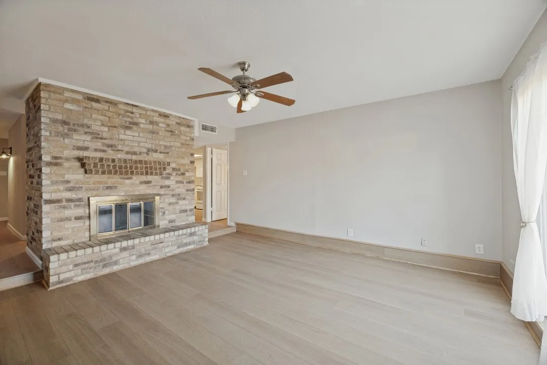 Single Family Residence For Sale in Dallas County , 1107 Elk Grove Drive, Richardson, Texas 75081, 3 Bedroom, 2 Bathroom, 2 Garage spaces, 1,427 Sqft, built in 1978, mls#21394589, Real Estate Agent in Richardson, Homes For Sale in Dallas county, Homes For Sale in Richardson, Realtor in Richardson Texas, Real Estate Brokerage Independent Realty Texas, Luminita Cordes Realtor